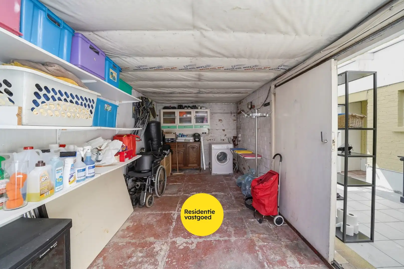 Ruime gezinswoning met tuin en garage nabij centrum Oudenburg foto 12