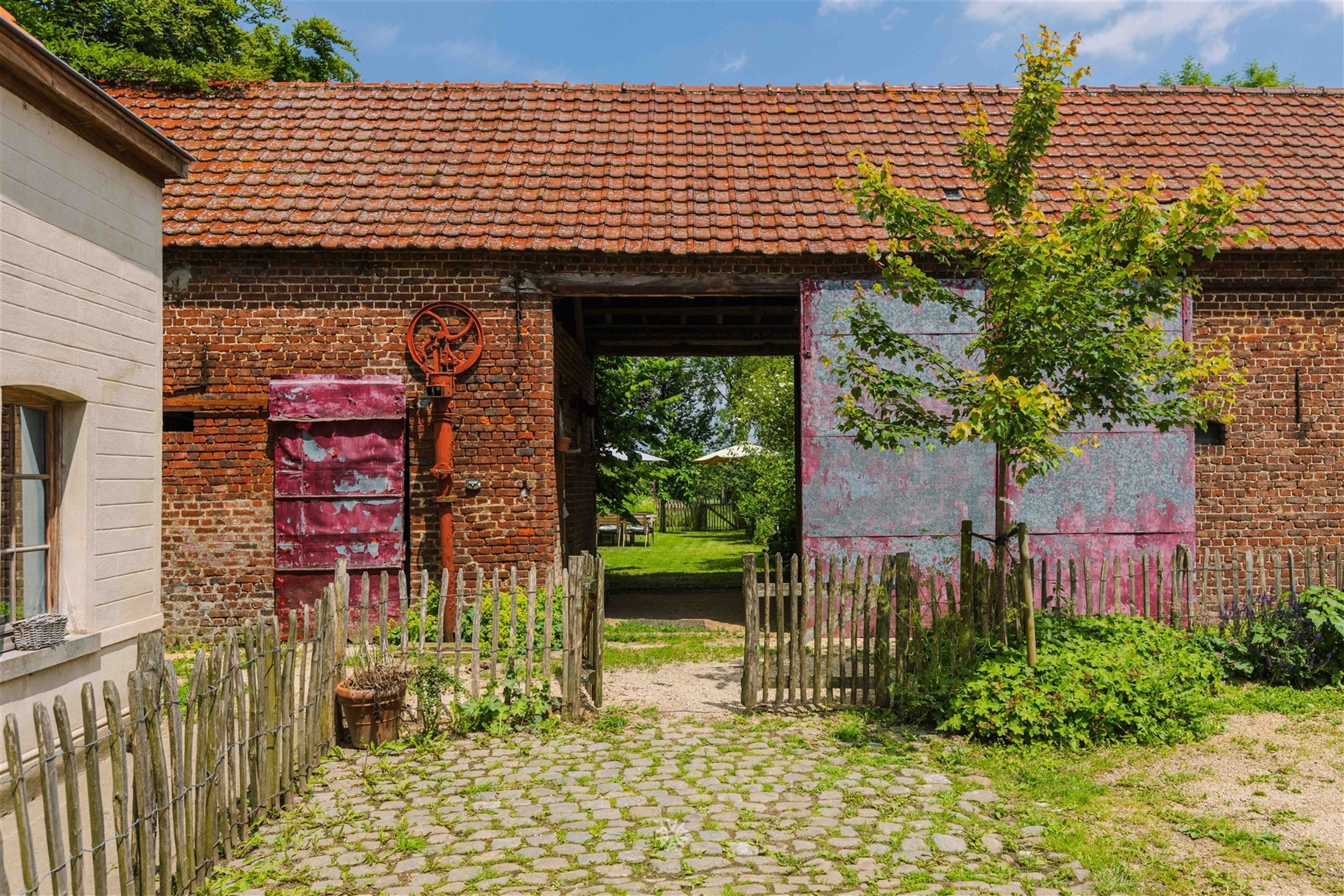 uniek gelegen vierkantshoeve in Schorisse foto 10