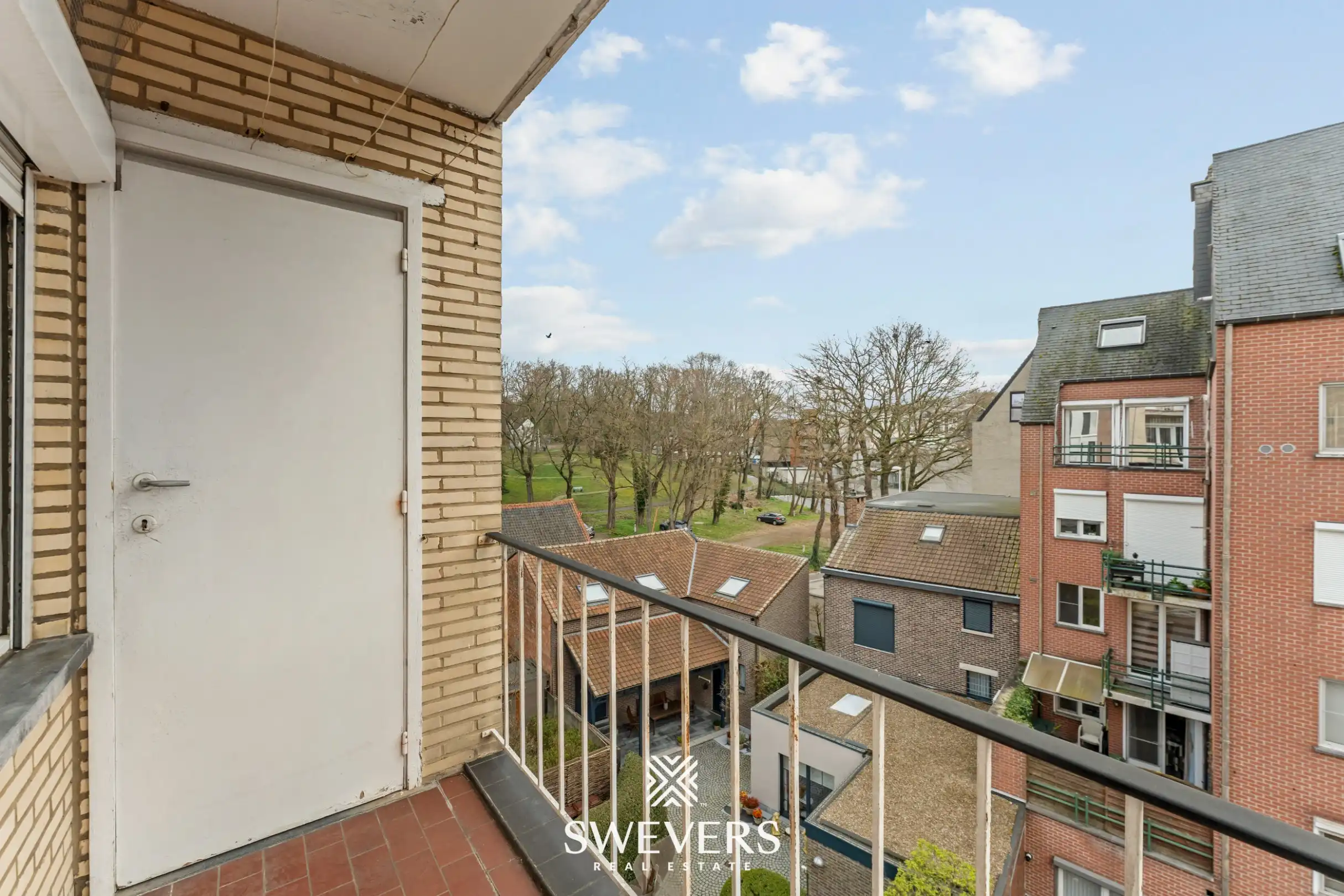 Ruim en lichtrijk 3-slpk appartement met 2 terrasjes in hartje Genk foto 17