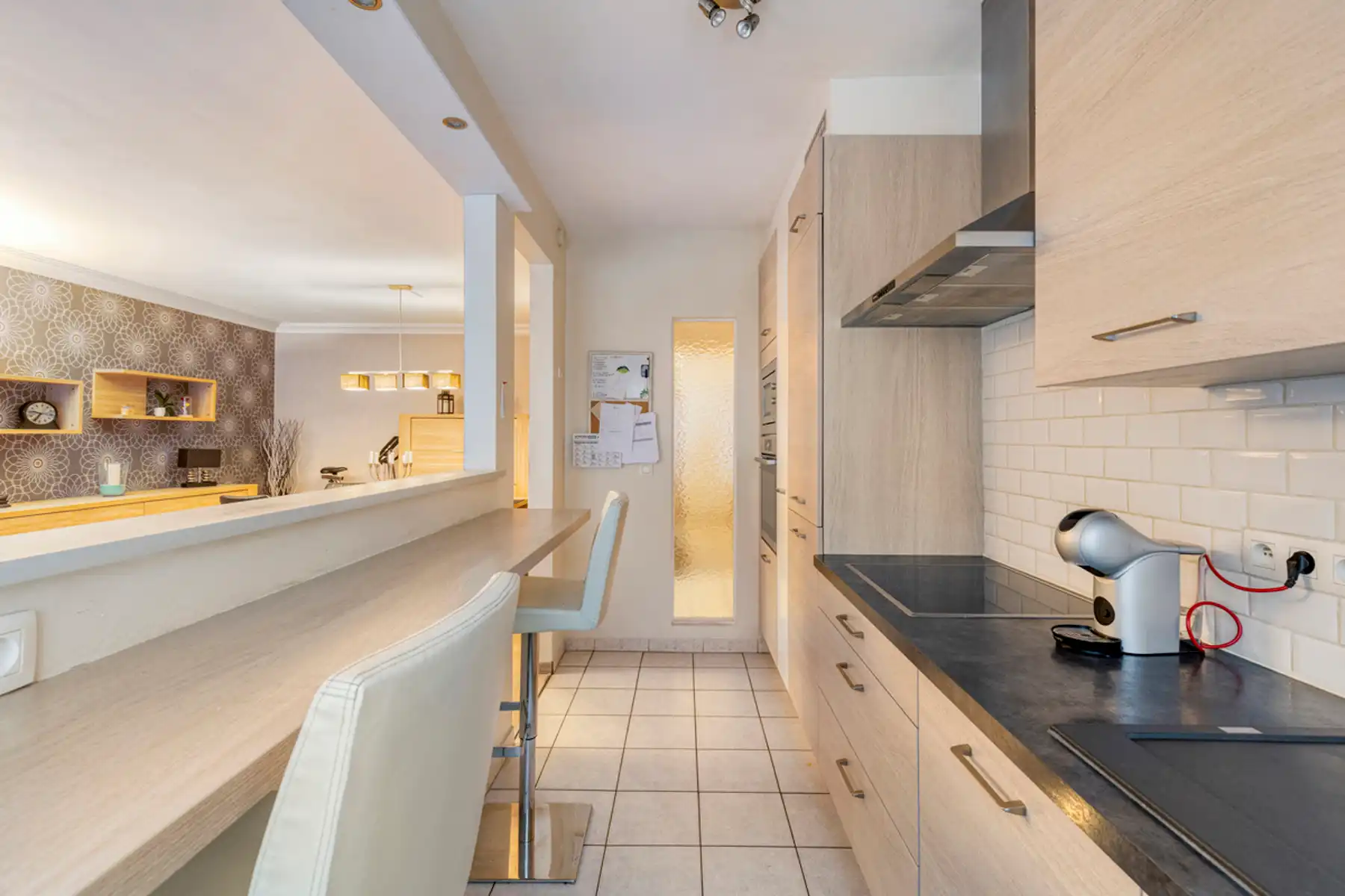 Leemans Immobiliën biedt u dit instapklare gelijkvloers appartement aan, gelegen op een uitstekende centrale locatie in het hart van Zellik foto 9