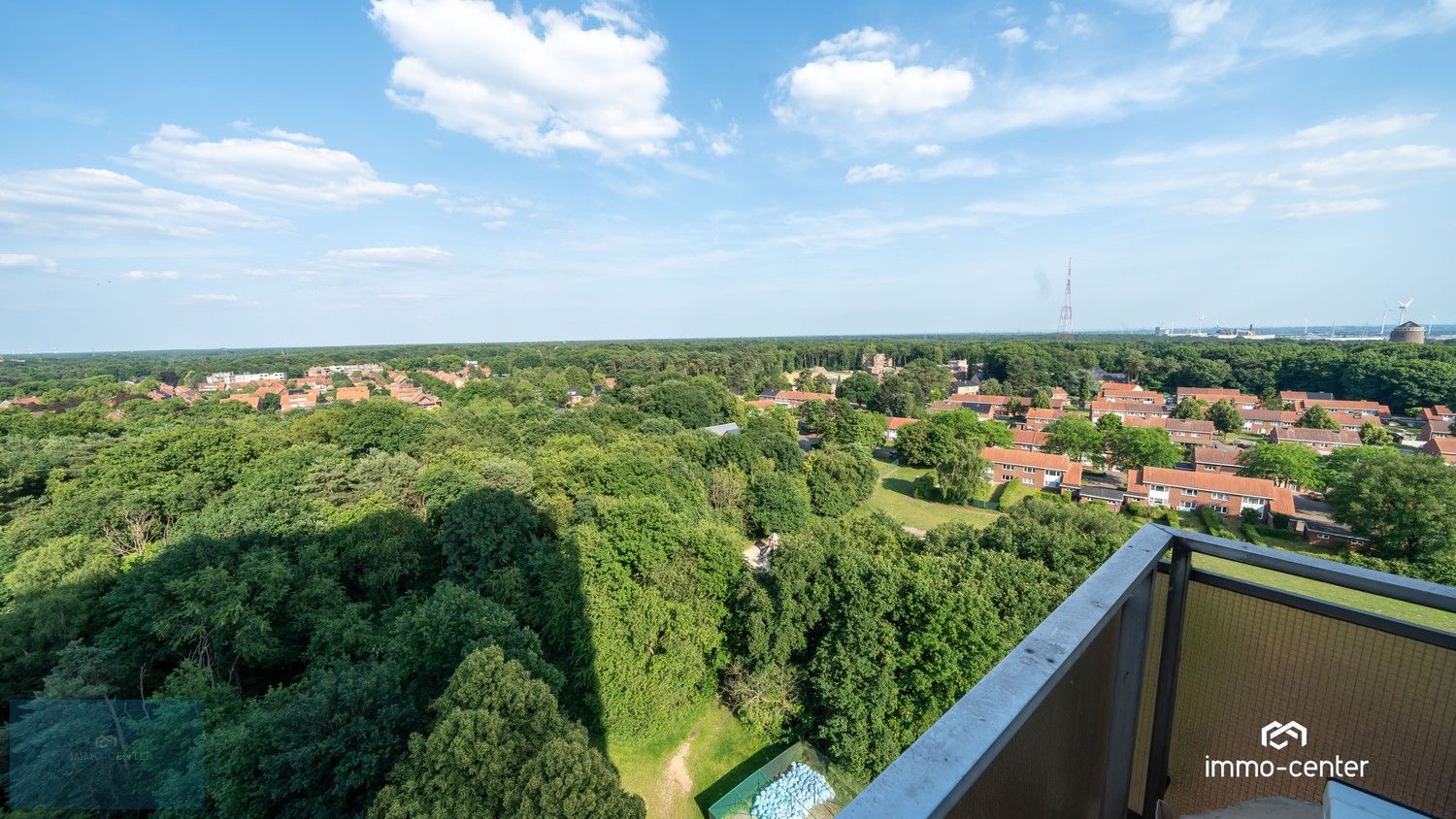 Ruim appartement met 4 slaapkamers en 3 terrassen in hartje Genk! foto 15