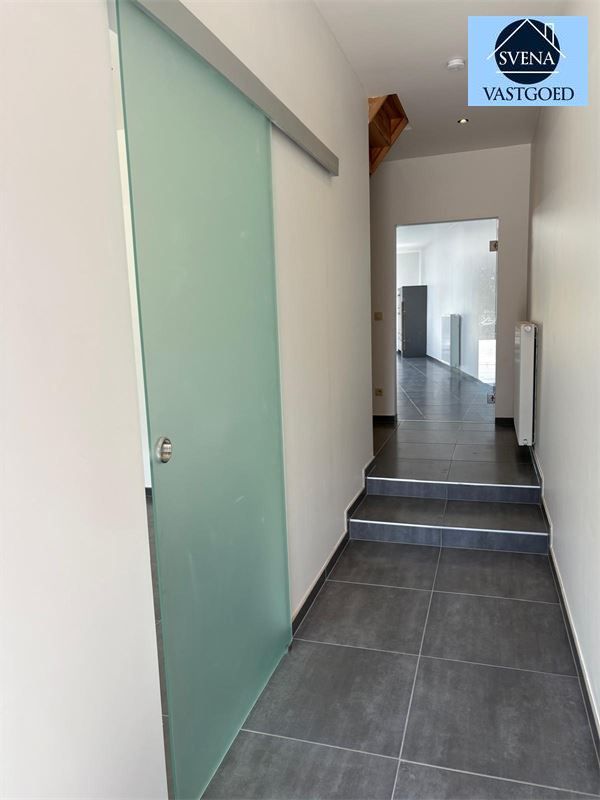 PRACHTIG GERONOVEERDE WONING MET 4 SLAAPKAMERS foto 2
