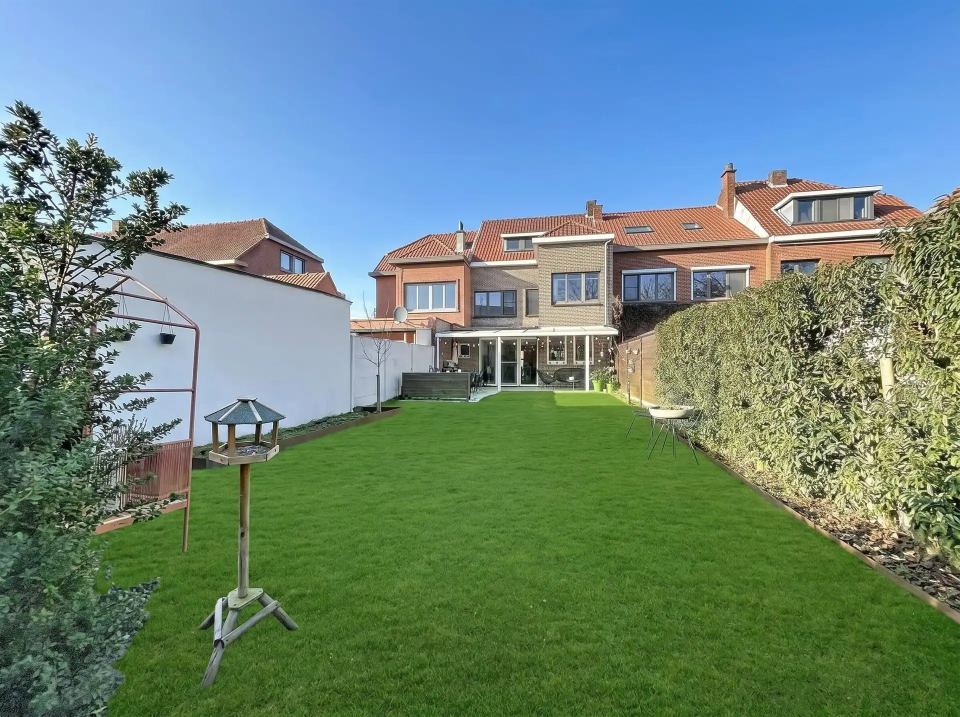 instapklare gezinswoning met 5 slaapkamers en half open karakter op perceel van 240m² foto {{pictureIndex}}