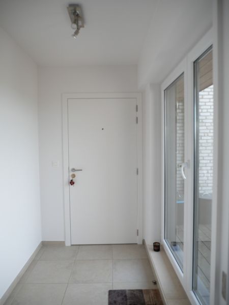 Dakappartement met 2 slaapkamers, groot terras en garage te huur in Tiegem foto 5