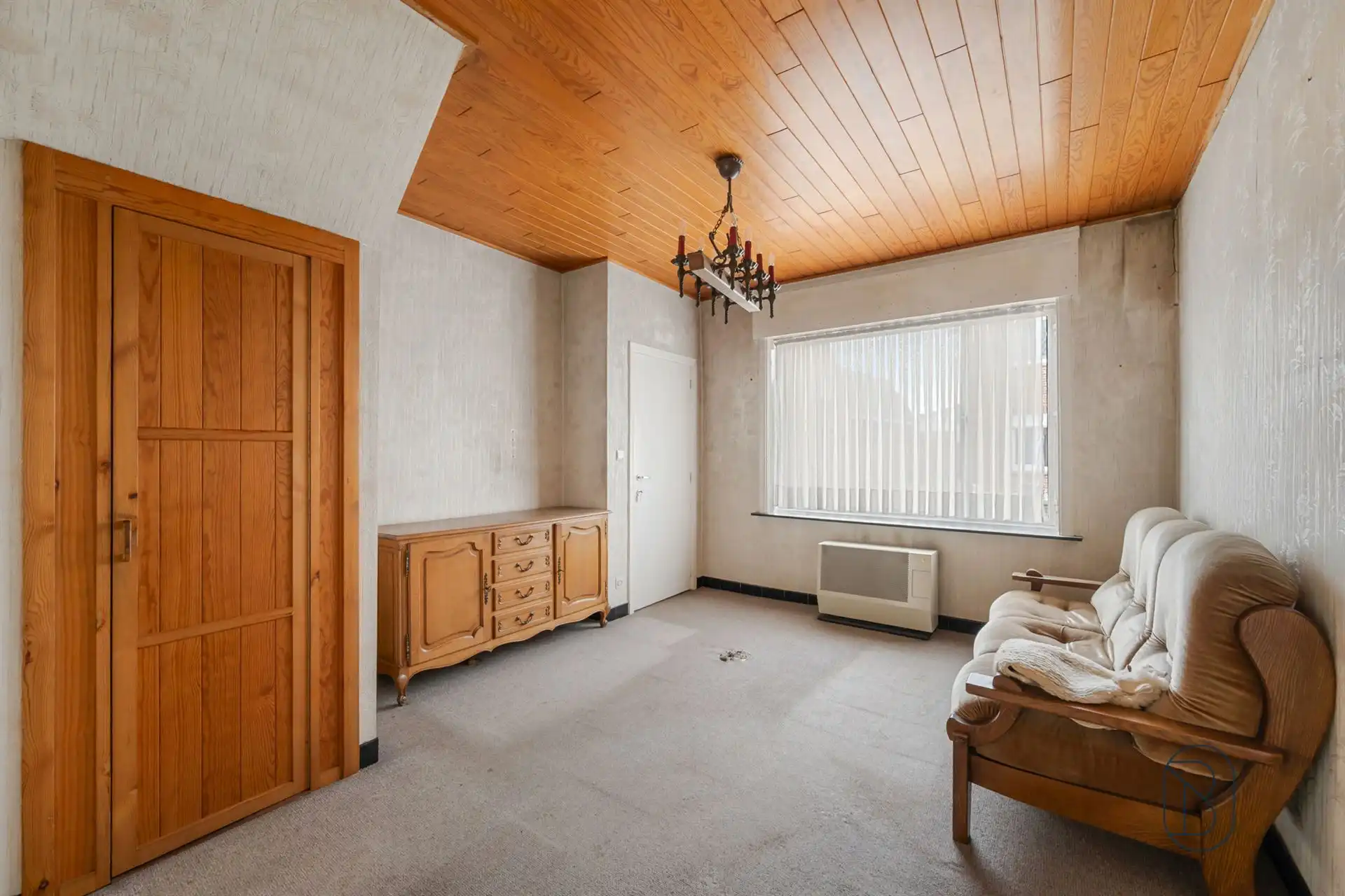Te renoveren woning met 9 slpk, garage en tuin in Deerlijk foto 8