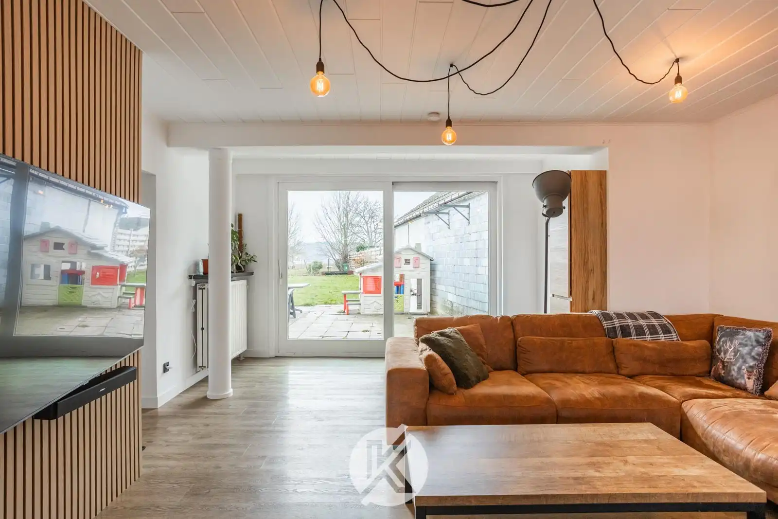 Centraal gelegen woning op een perceel van 10 are foto 5