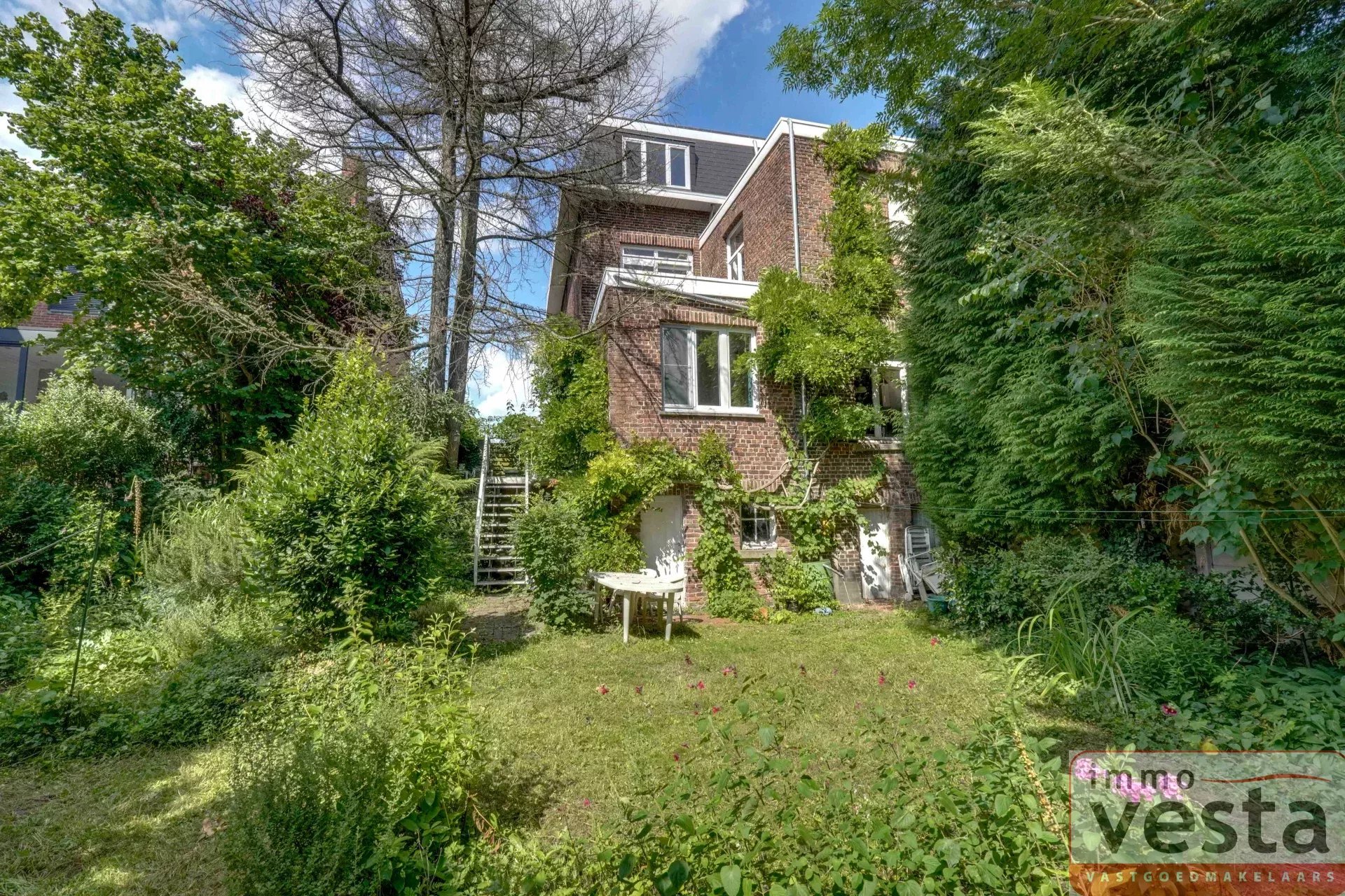 Statige herenwoning aan de stadsrand foto 27
