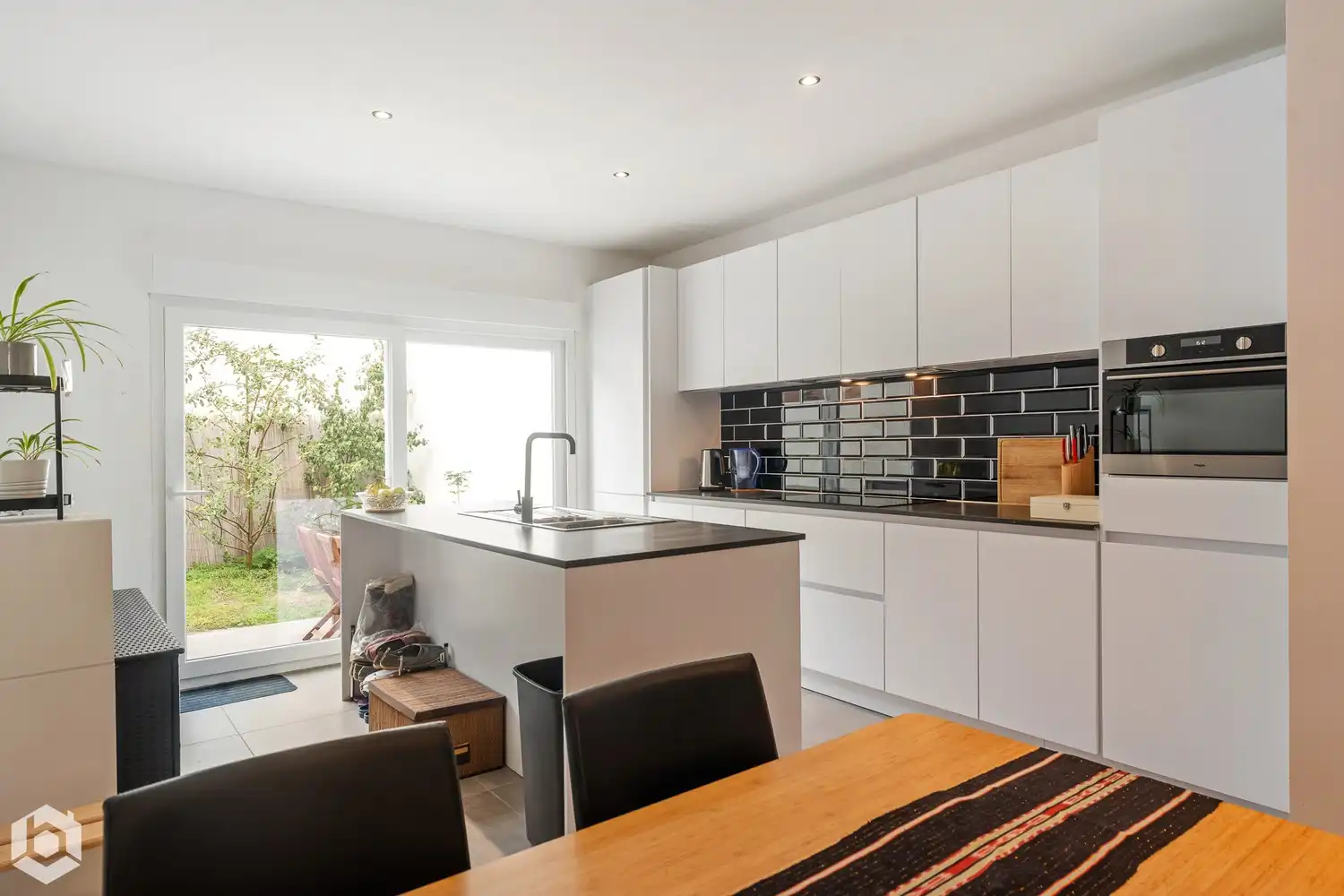 Recent gerenoveerde woning met 3 slpkrs en garagebox foto 6