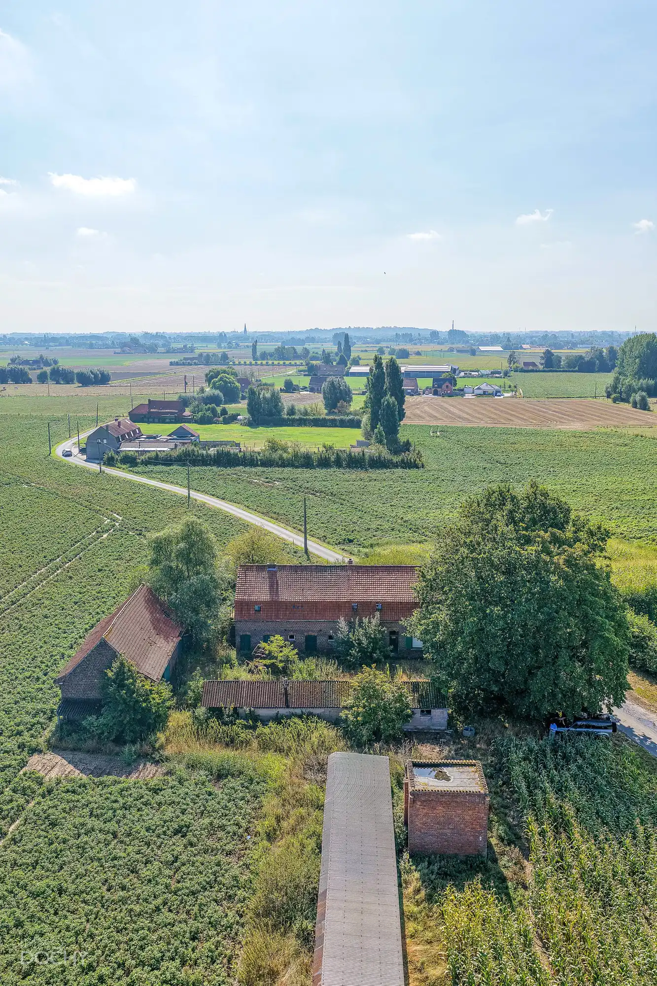 Ferme située au calme sur environ 1 hectare, bénéficiant de magnifiques vues dégagées. foto 2