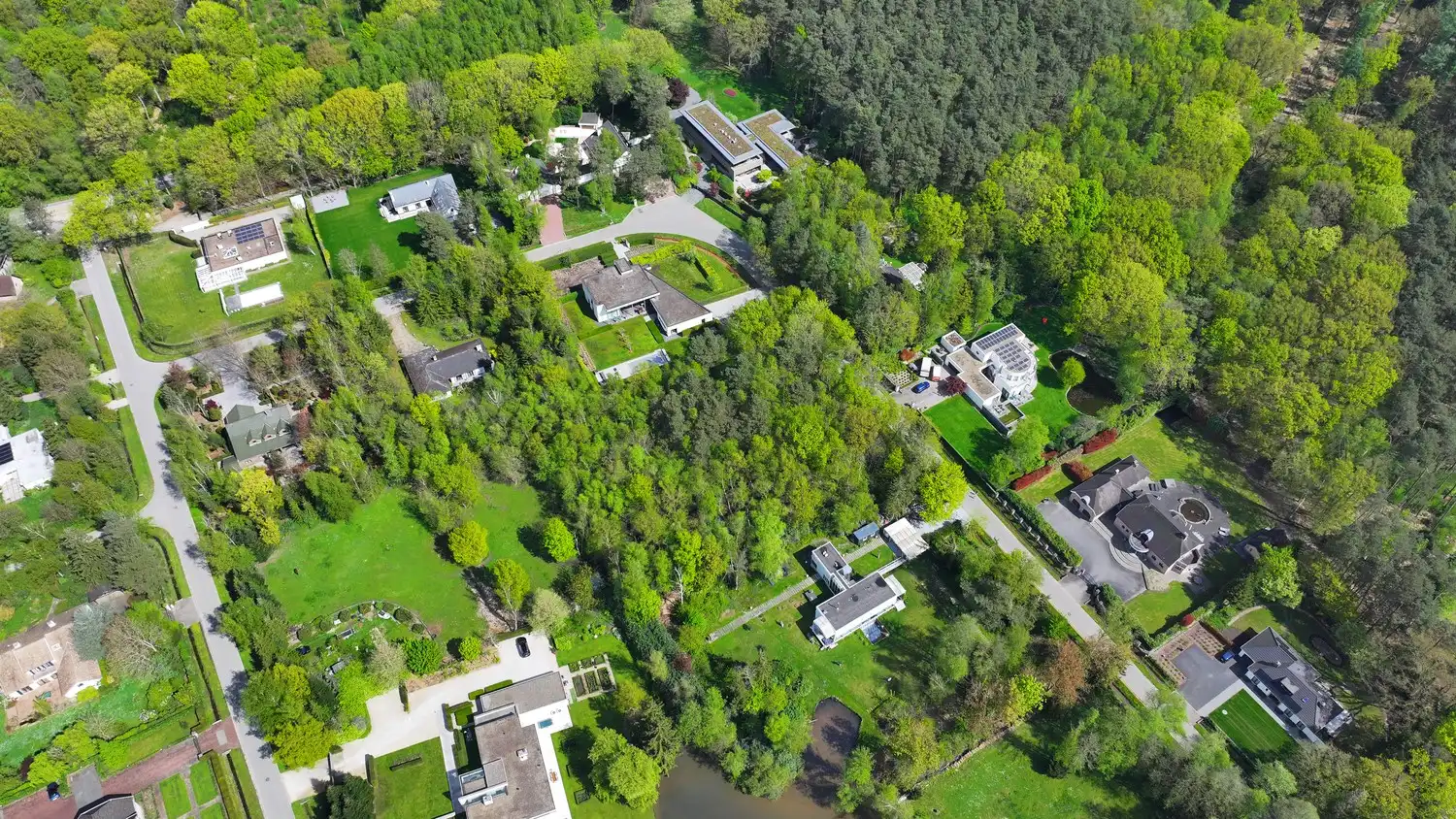 Exclusieve bouwkavel van 4.145 m² in de prestigieuze villawijk Zilverkust te Rekem foto 2