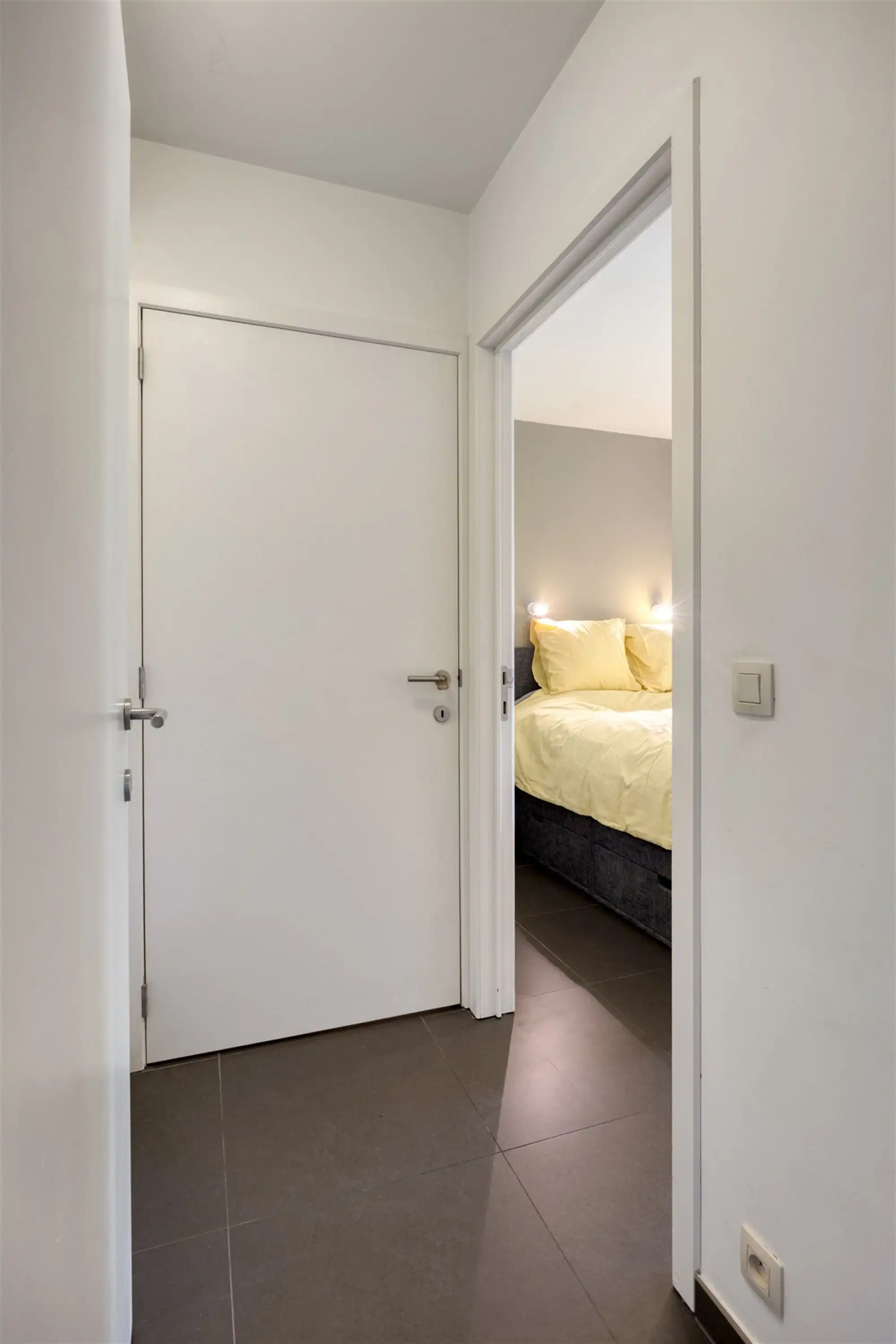 Hoogwaardig afgewerkt gelijkvloers appartement met terras foto 16