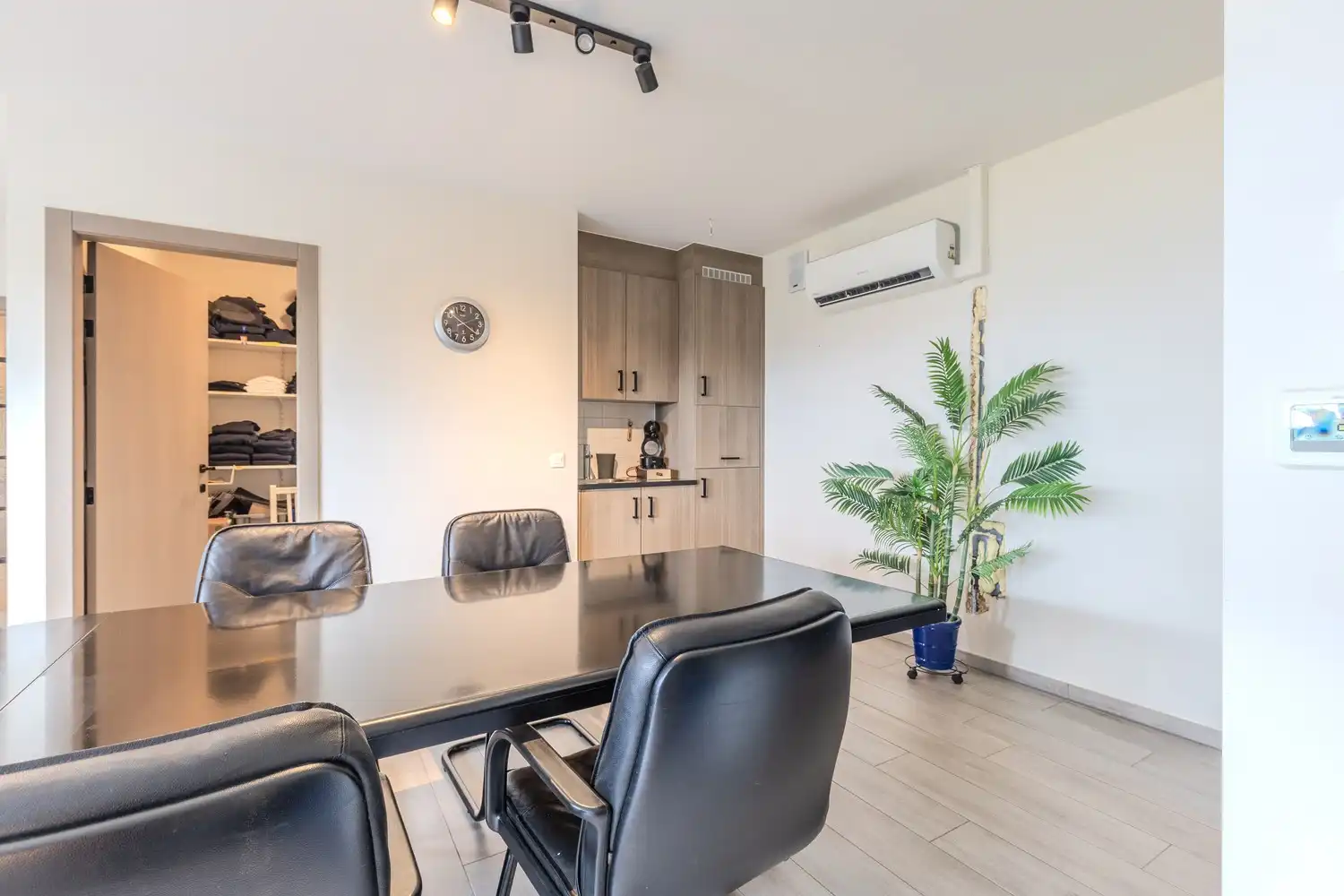 Multifunctioneel industriecomplex met woongelegenheid op topligging te Lanaken foto 19