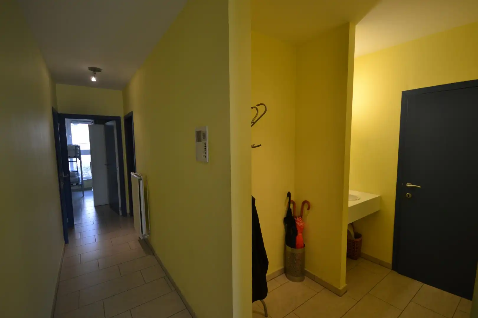 Ruim en zonnig appartement te Oostduinkerke nabij het zonneplein. foto 6