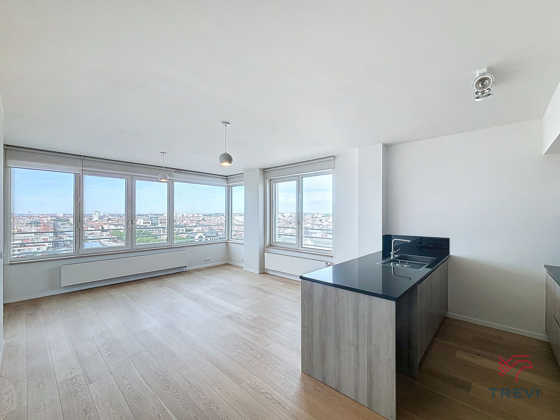 UP-SITE appartement met 2 slaapkamers op de 16e verdieping foto {{pictureIndex}}