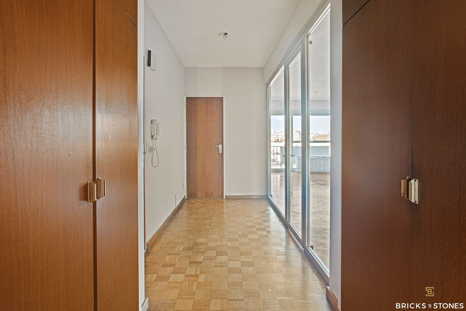 Ruim 2 slaapkamer appartement met terras foto 9