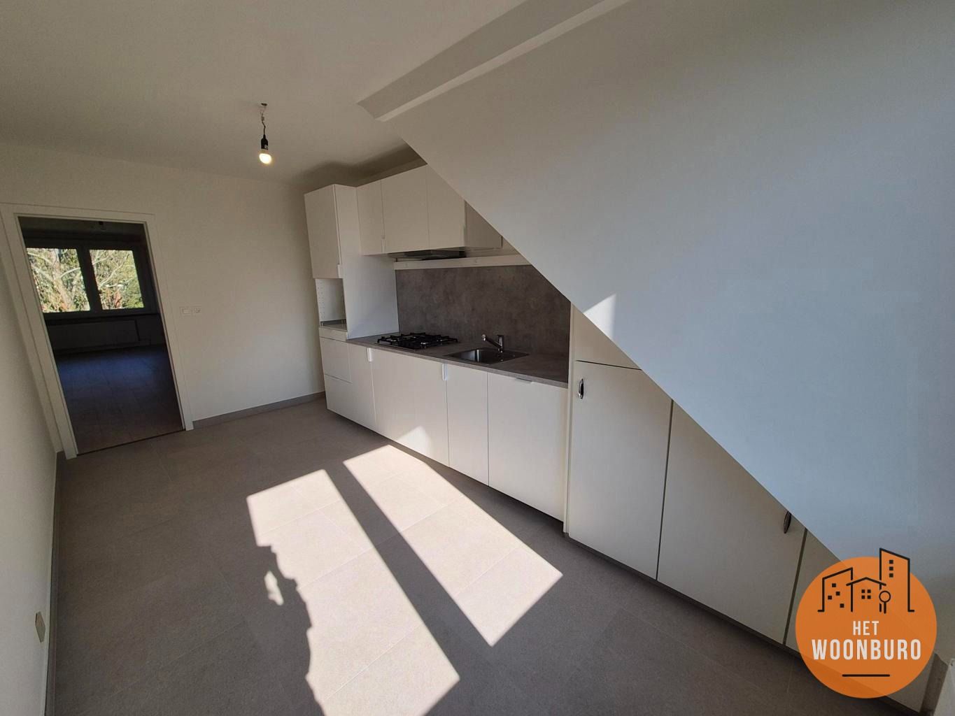 Appartement 2e verd. met 2 slpks, kelder en autostaanplaats foto 8
