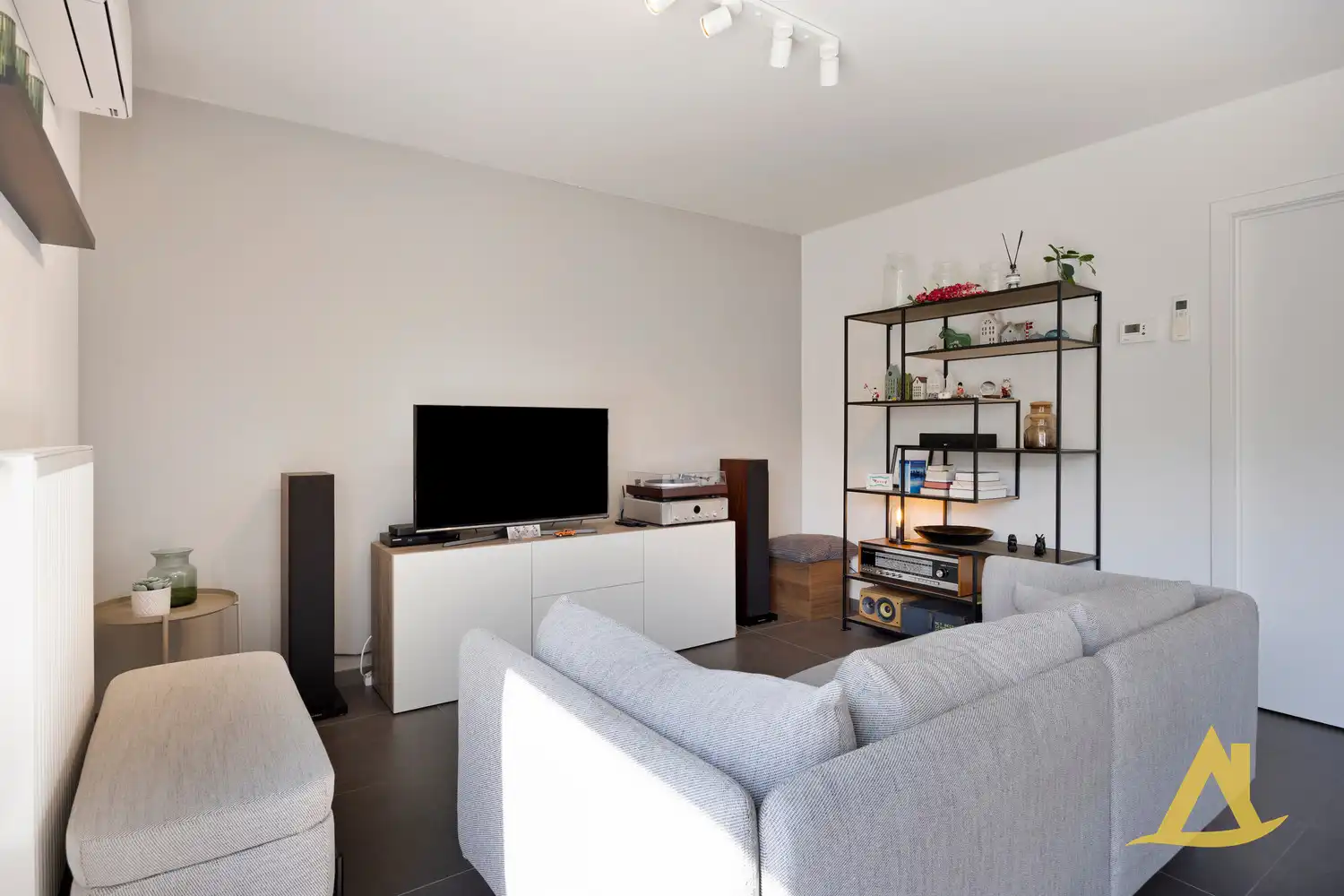 ENERGIEZUINIG APPARTEMENT MET AUTOSTAANPLAATS TE DIEST! foto 8