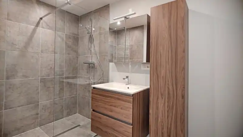 volledig gerenoveerd éénslaapkamerappartement foto {{pictureIndex}}