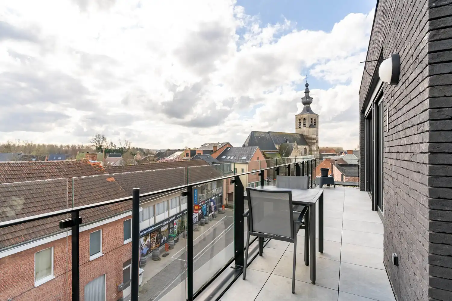 Recent, modern twee-slaapkamer appartement inclusief kelder en twee ondergrondse autostaanplaatsen te Werchter ! foto 15