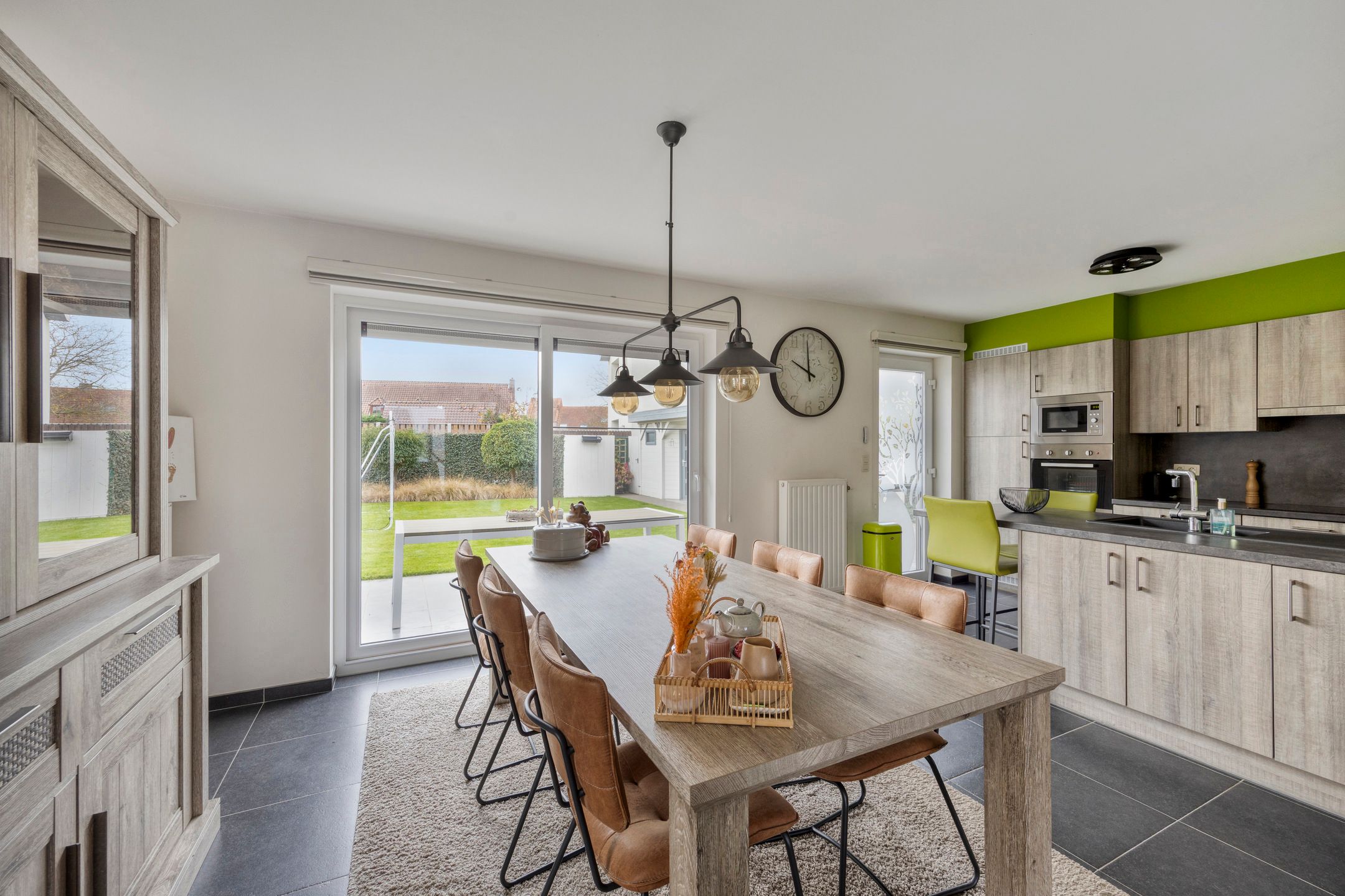 Prachtige recente woning op uitstekende locatie foto 7