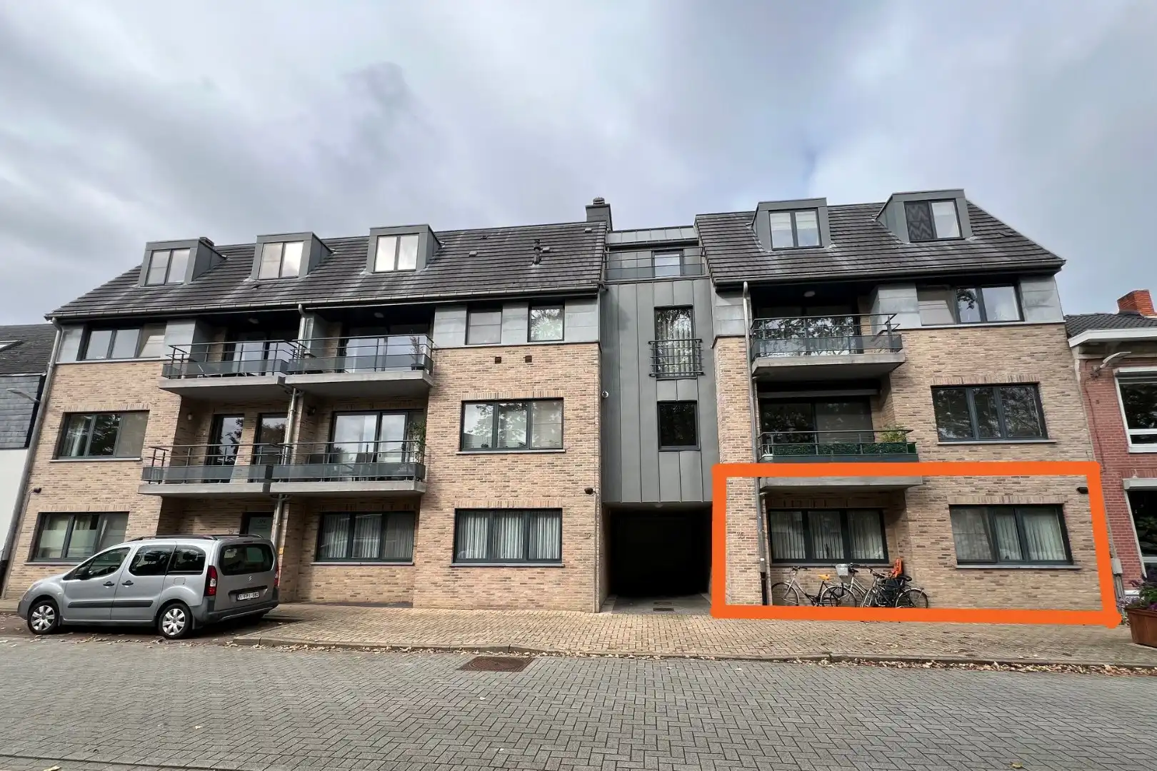 GLVL APPARTEMENT met 2 slpks, terras, garage te koop te Diest  foto {{pictureIndex}}