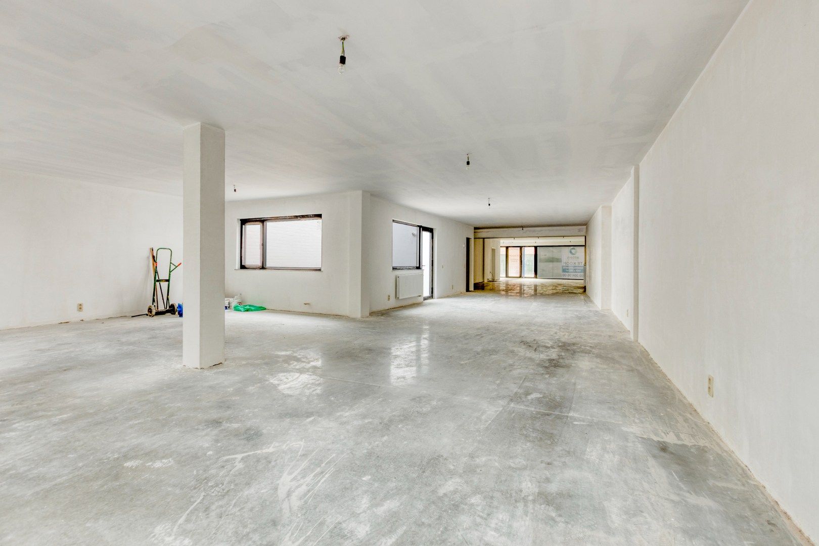 Ruime handelspand van 243 m² centraal gelegen in Mol centrum !  foto 14