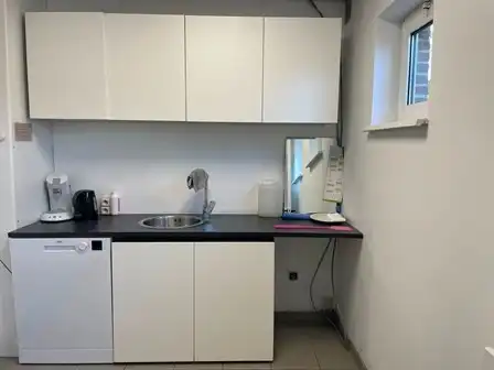 Centraal en rustig gelegen praktijk-/kantoorruimte foto 7