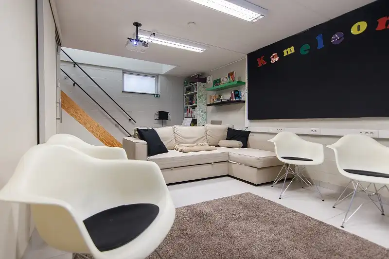 Knap afgewerkte, energiezuinige en ruime woning met vier slaapkamers, guesthouse/praktijkruimte op een centrale (maar toch bosrijke!) locatie te As foto 43