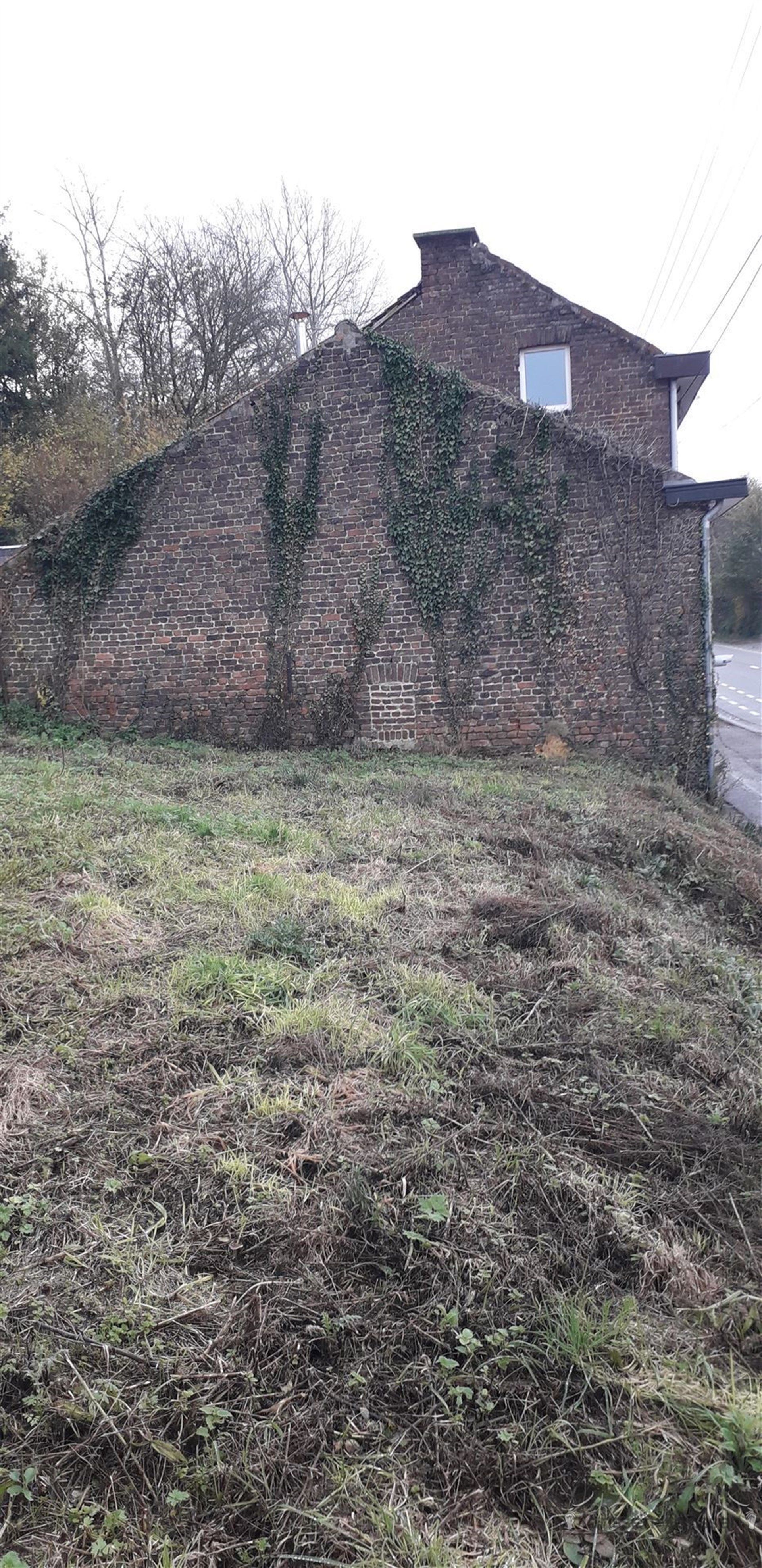 Op te knappen woning met veel potentieel in Tongeren foto 3