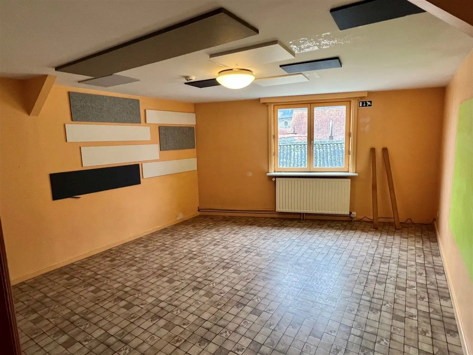 Veelzijdig en ruim commercieel pand met woonst foto 12