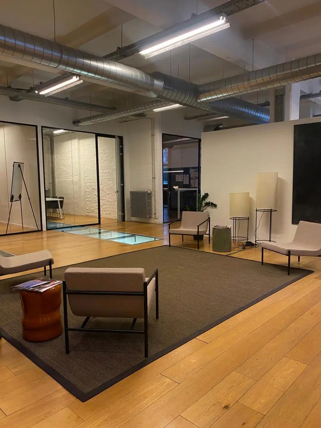 Kantoorruimte 686m² te huur in voormalige  Minerva Motors'-fabriek.  foto 4