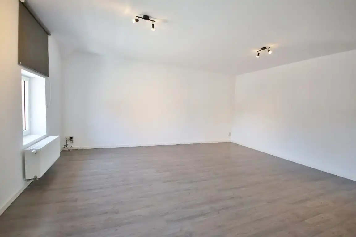 Appartement met 2 slaapkamers, dakterras en parkeer gelegenheid. foto 4