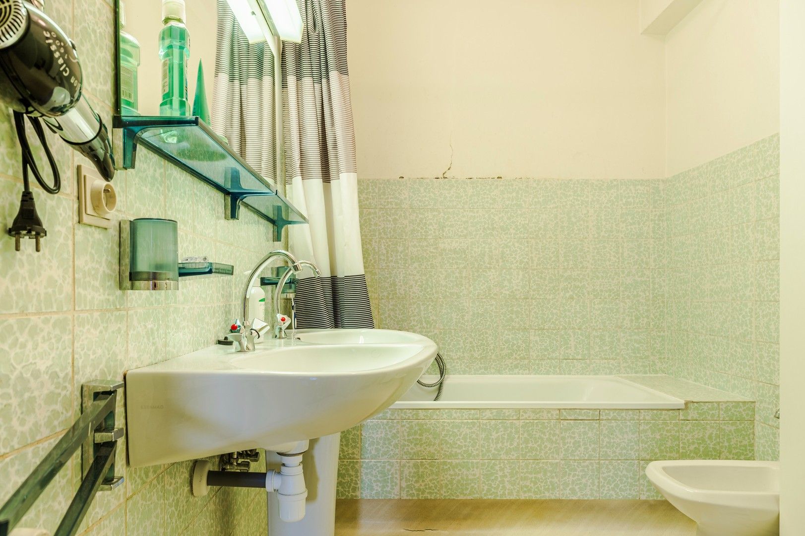 Te renoveren 3-kamerappartement op 1ste verdiep met terras en garagebox foto 11