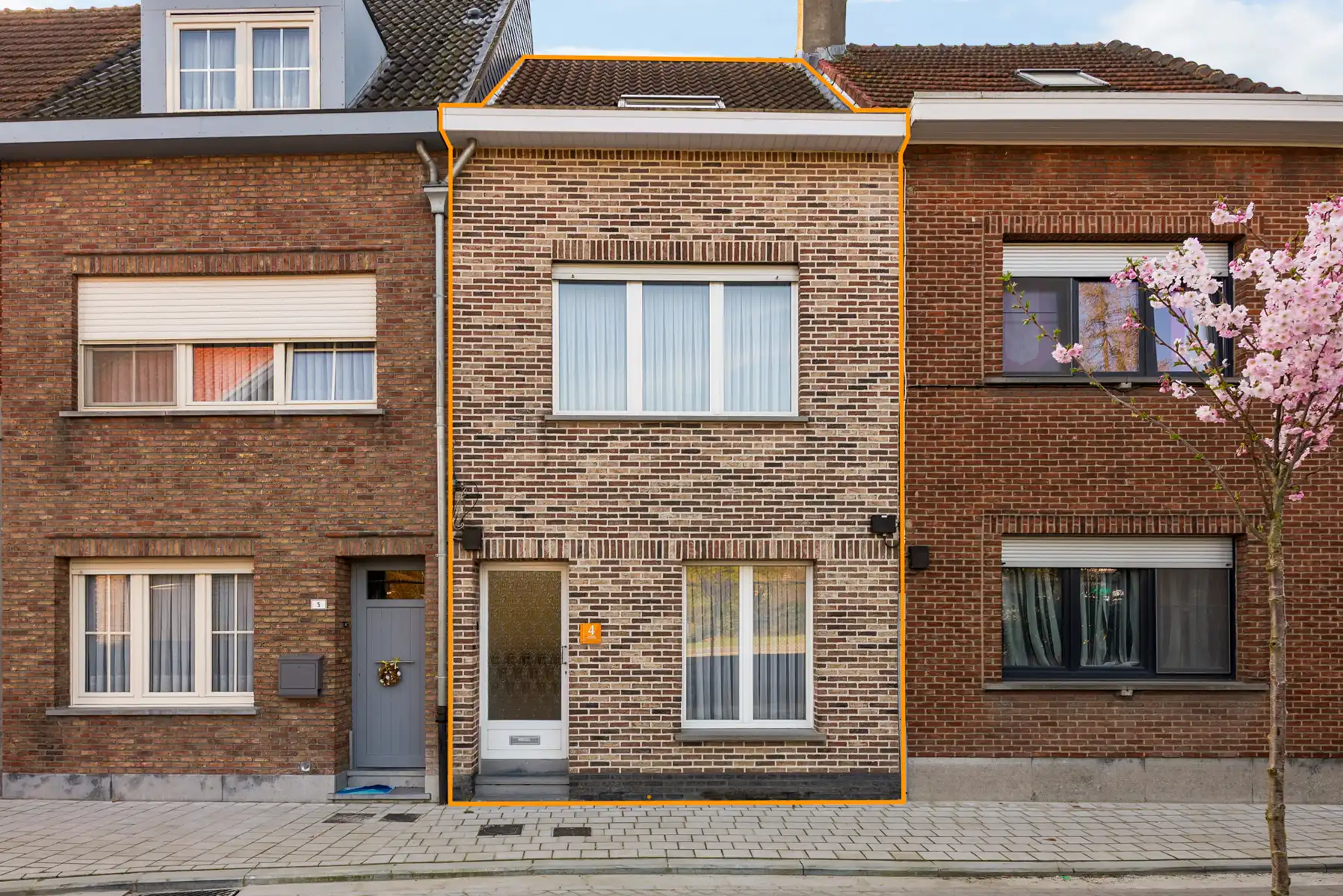 Instapklaar rijhuis met 2 slpk, terras en potentieel in Rumst foto 7