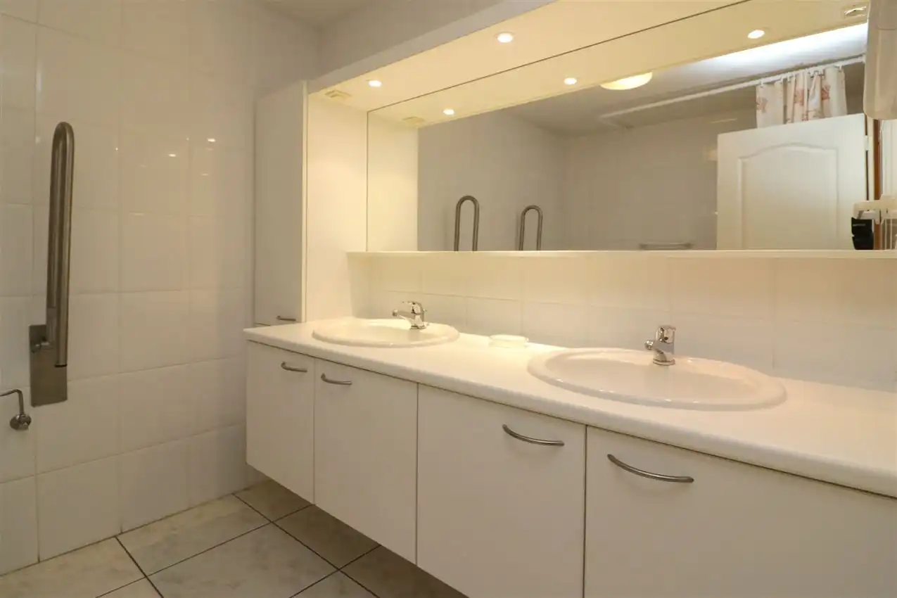 Gelijkvloers wonen met tuintje en autostaanplaats in centrum foto 39