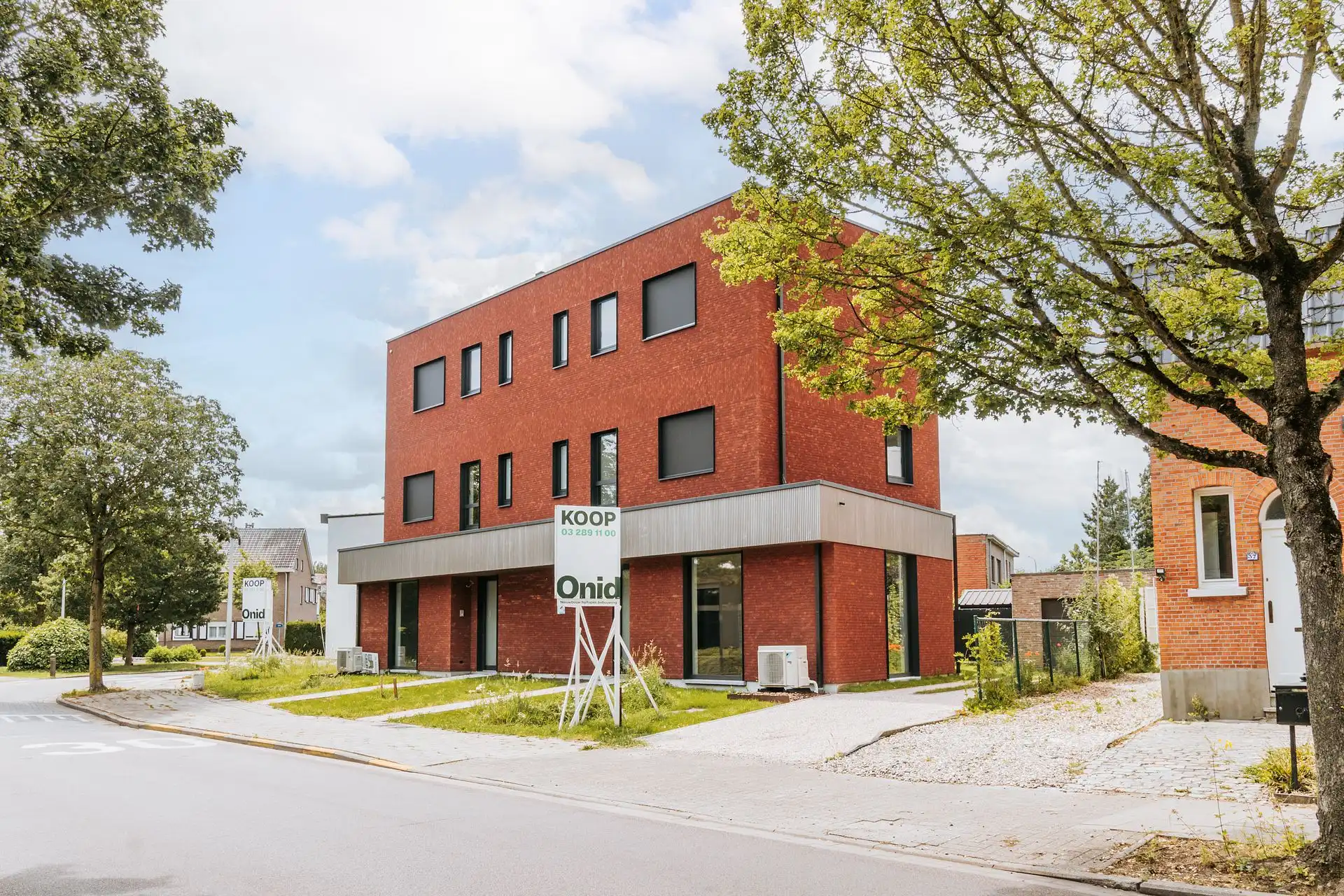 Uitzonderlijke nieuwbouw‑koppelwoning met hoog wooncomfort foto {{pictureIndex}}