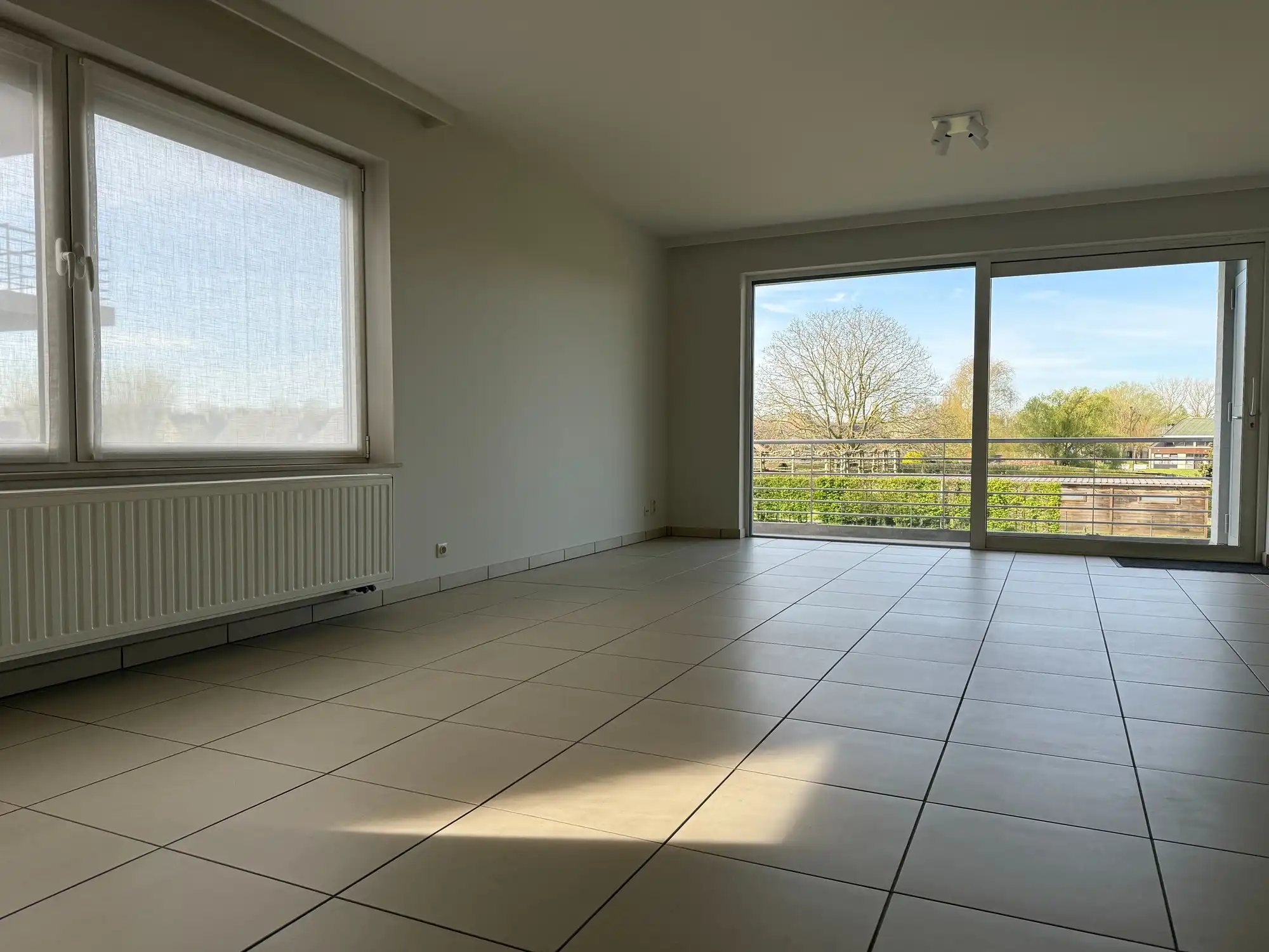 Volledig opgeschilderd ruim appartement op mooie ligging | Potegemstraat foto 3