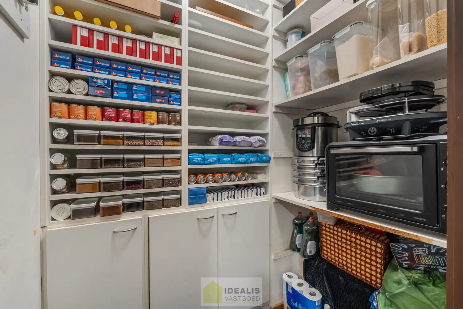 IDEALIS VASTGOED – CENTRAAL, DOCH ZEER RUSTIG GELEGEN 3-SLPKMR APPARTEMENT IN HET CENTRUM VAN HEPPEN (LEOPOLDSBURG)! – Correct onderhouden appartement van ca. 100m² op de tweede verdieping met een aangename leefruimte met aansluitend keuken, 3 slaapkamers, bergruimte en badkamer. Het appartement beschikt tevens over een privatieve kelder en aparte garagebox. Geschikt voor zij die zoeken naar betaalbaar wonen in het centrum van Heppen. foto 17