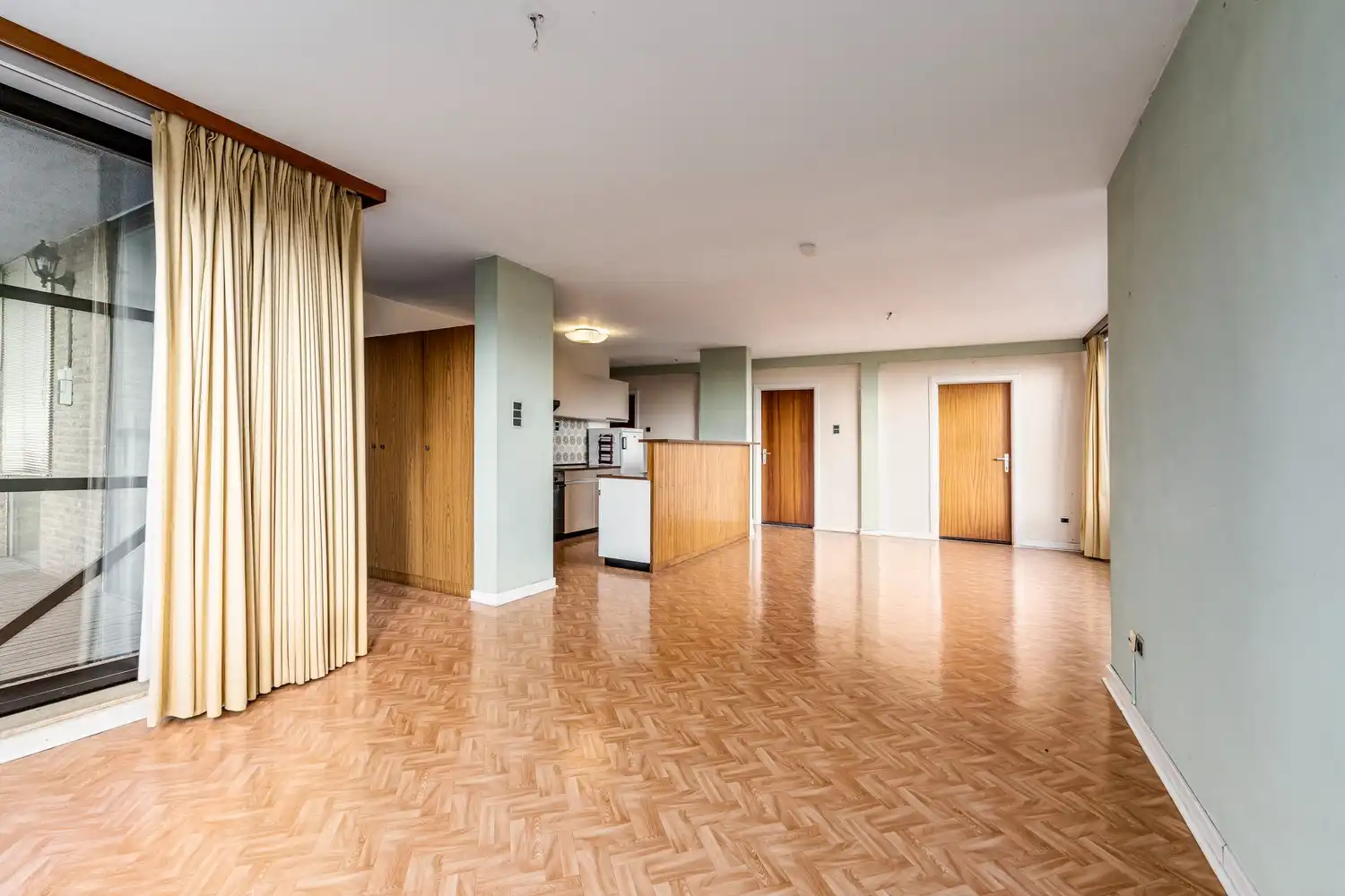 Appartement met 2 slaapkamers, garage, terras en kelder op centrale ligging foto 5