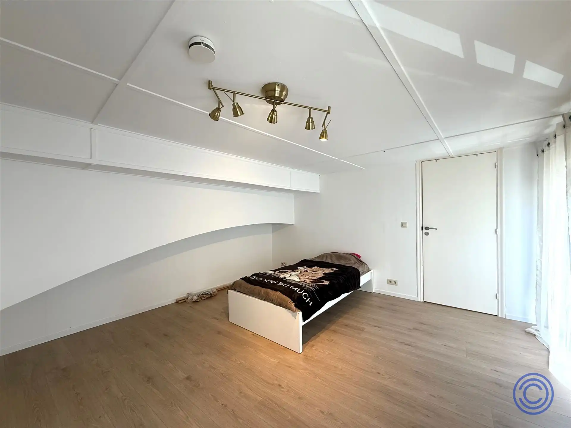 Ruim triplex appartement met 2-slpk in Sint-Andries! foto 9