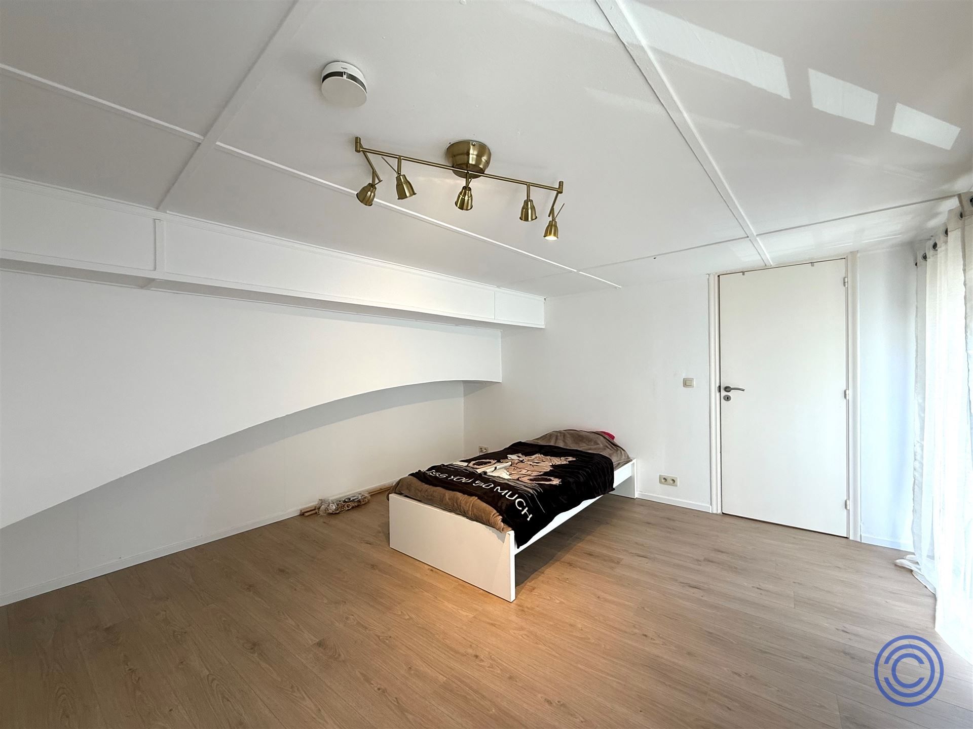 Ruim triplex appartement met 2-slpk in Sint-Andries! foto 9