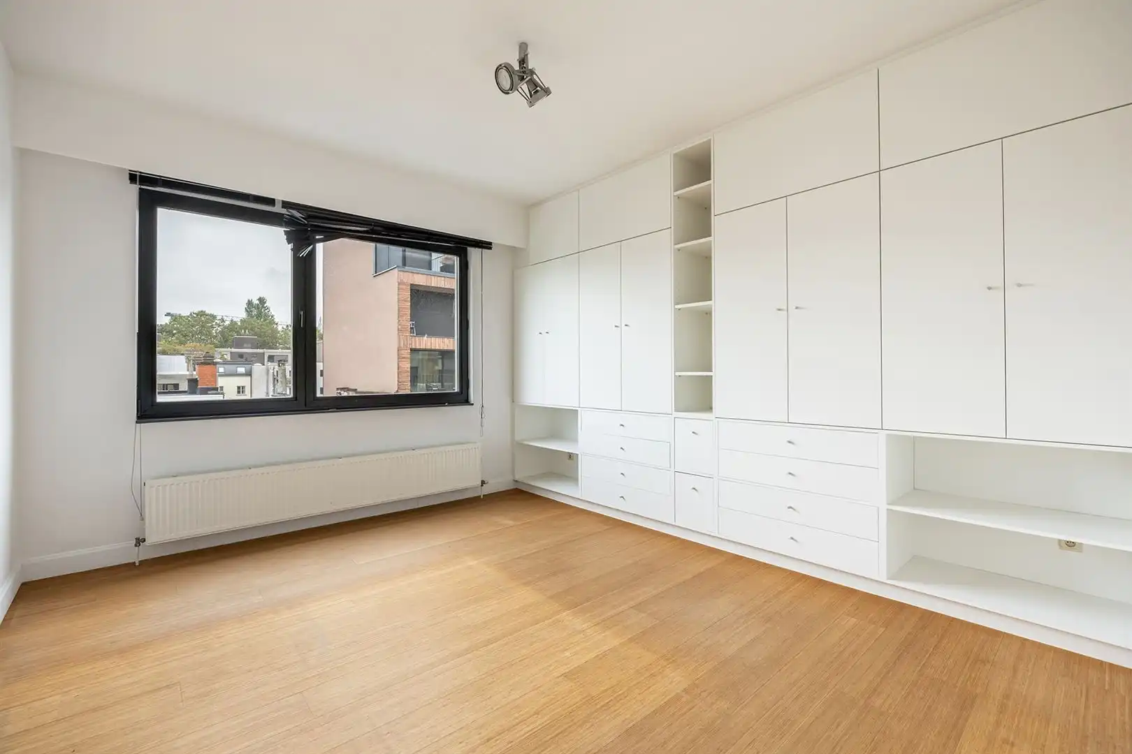 Licht appartement met 2 slaapkamers aan het Zuidpark foto 9