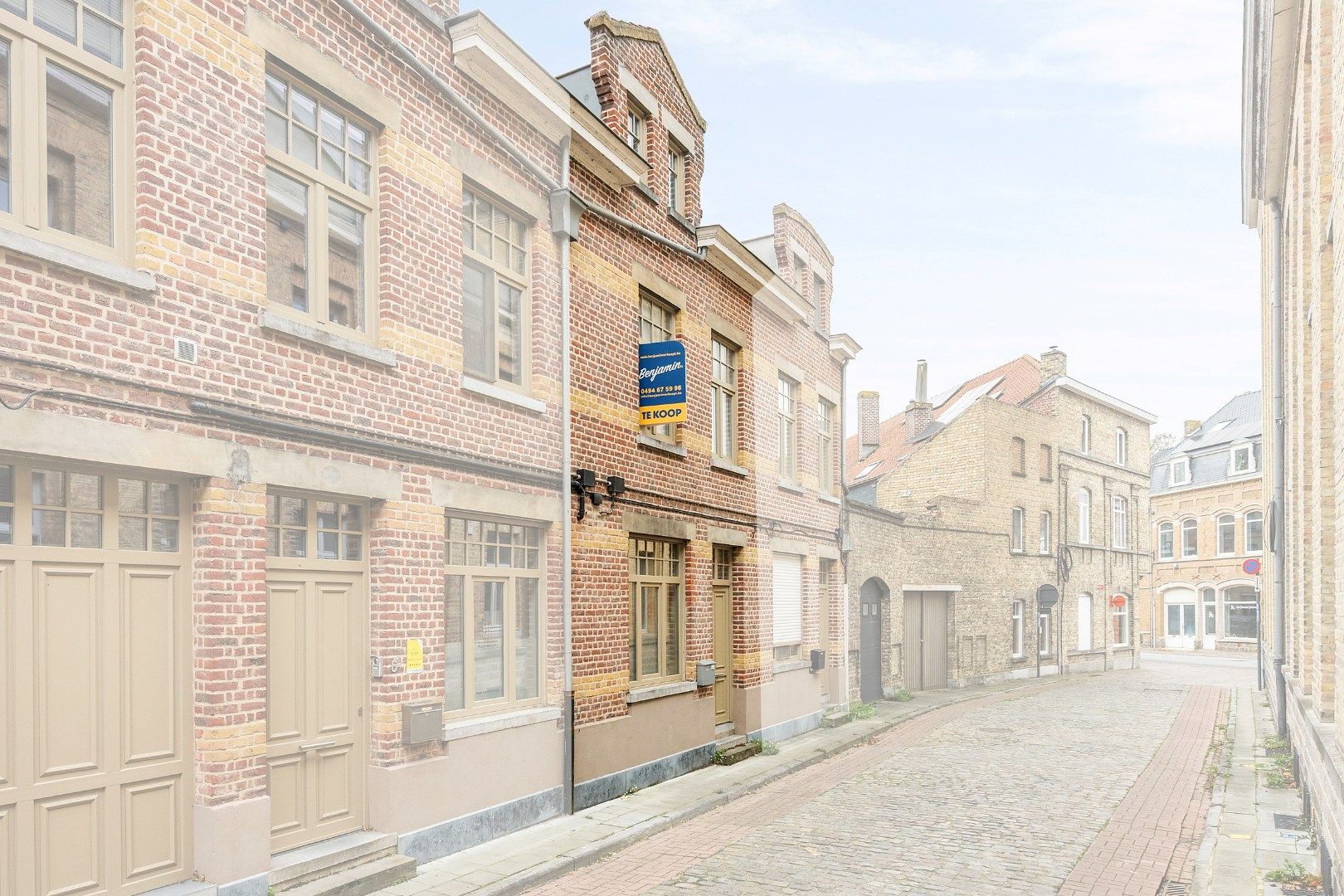 Verzorgde, instapklare woning met 3 slaapkamers in hartje Ieper foto {{pictureIndex}}