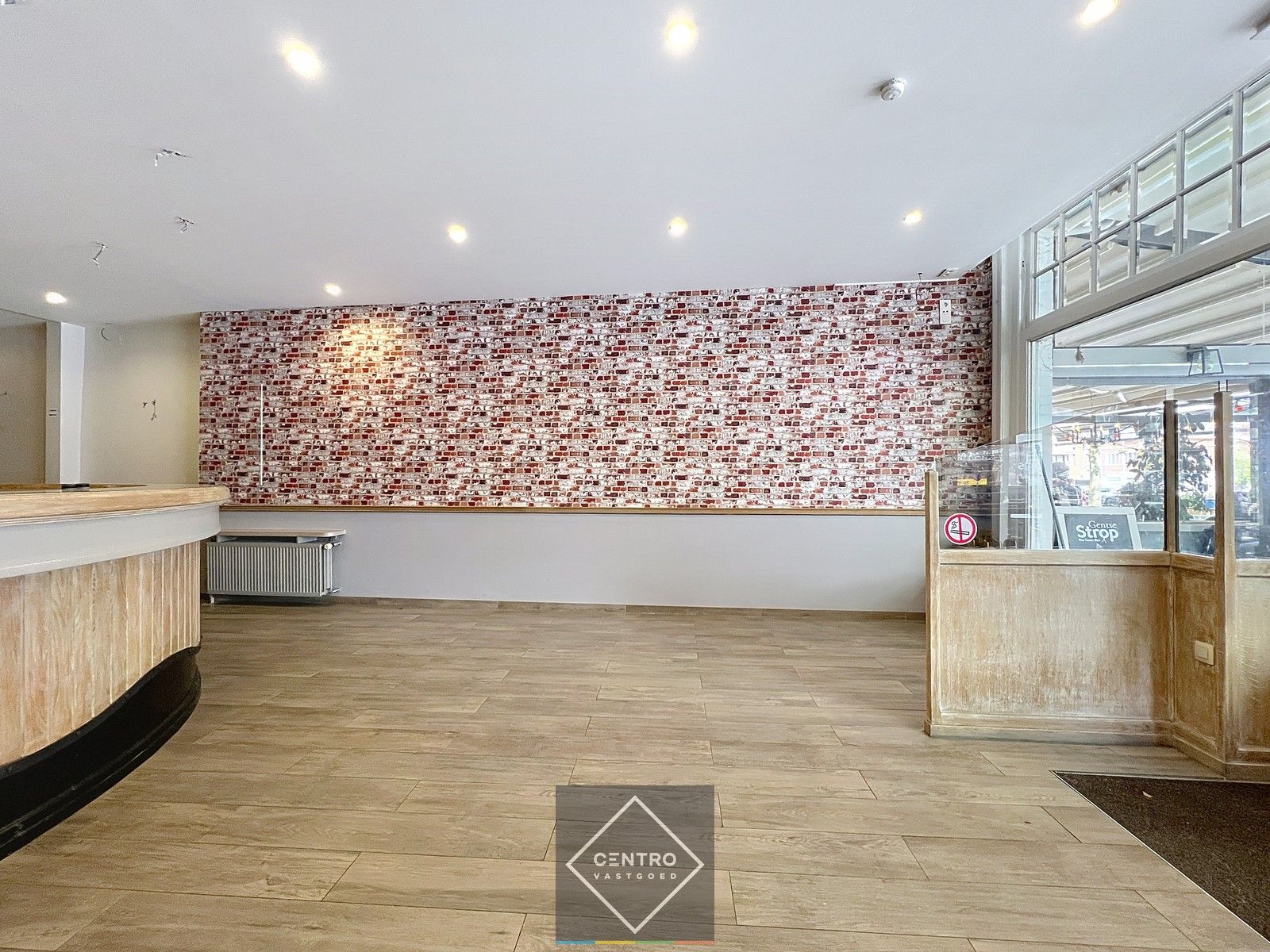 Ruim instapklaar handelspand met te renoveren woning (vroeger café Comodo en ook café Mozart) op de Grote Markt (Izegem) ! foto 6