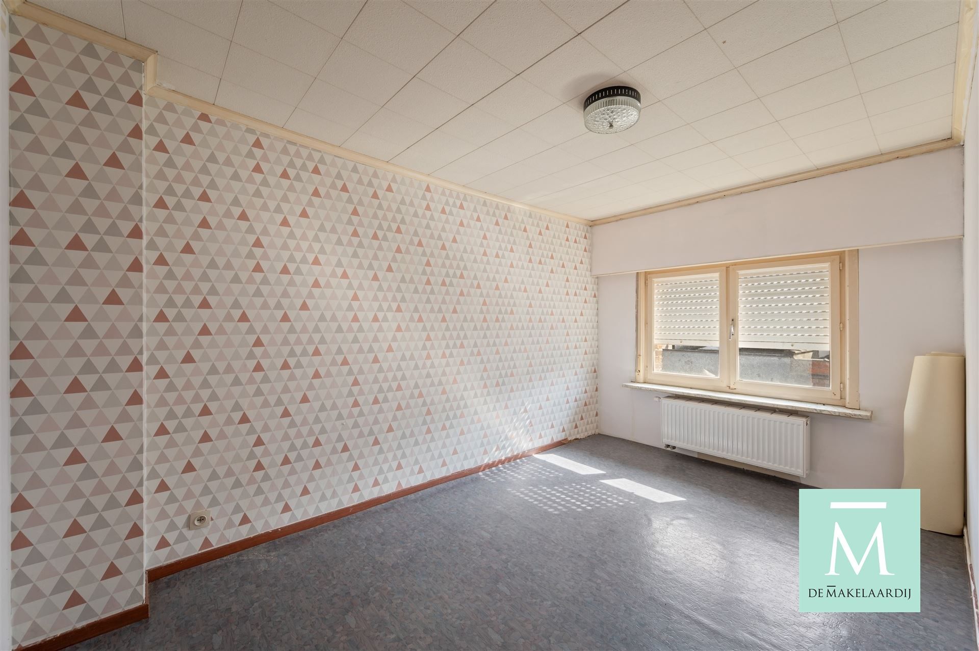 Leuke, op te frissen starterswoning met 3 slaapkamers en gezellig terrasje op toplocatie! foto 10