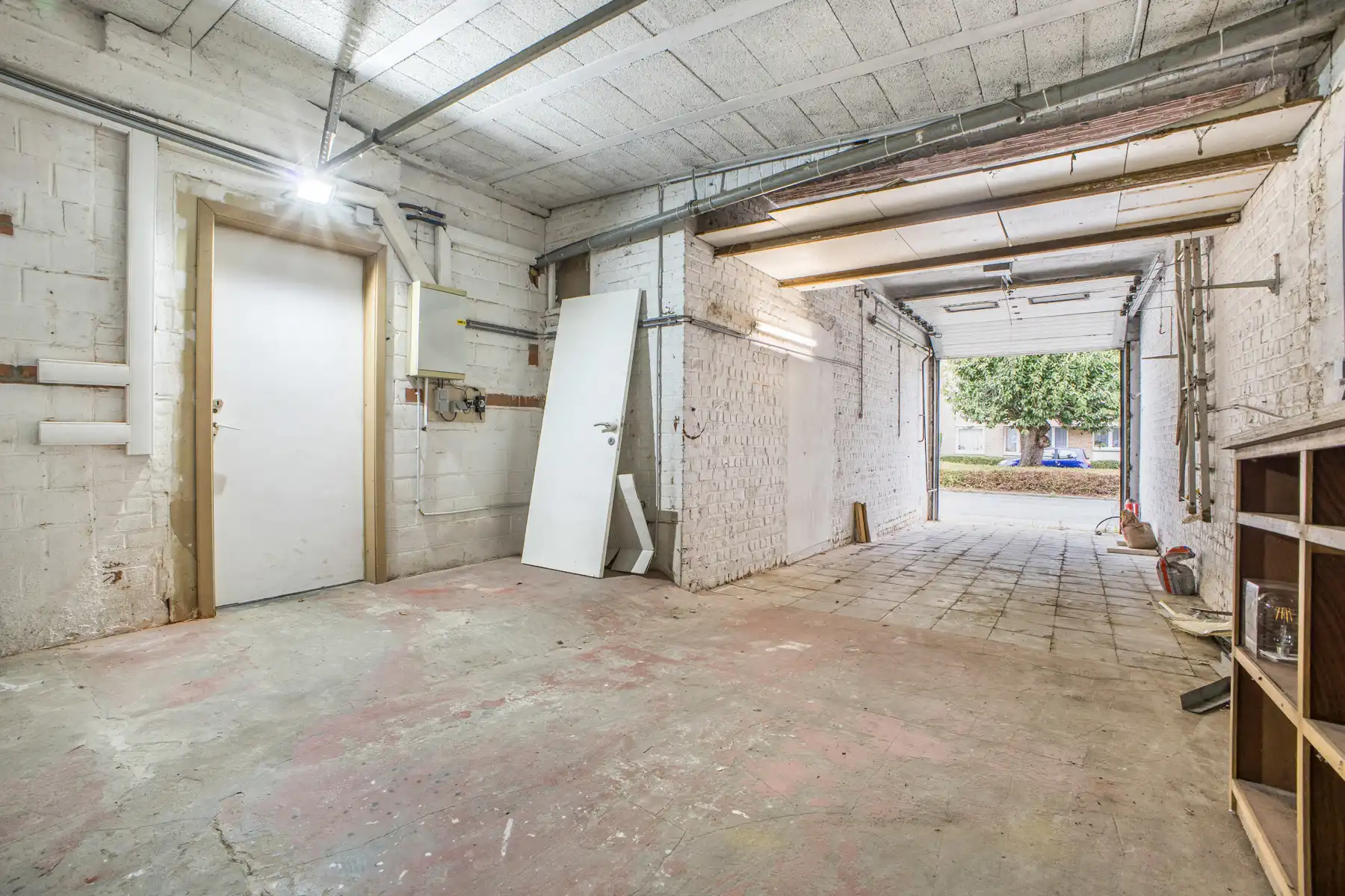 Goed gelegen appartement met koer en garage foto 17