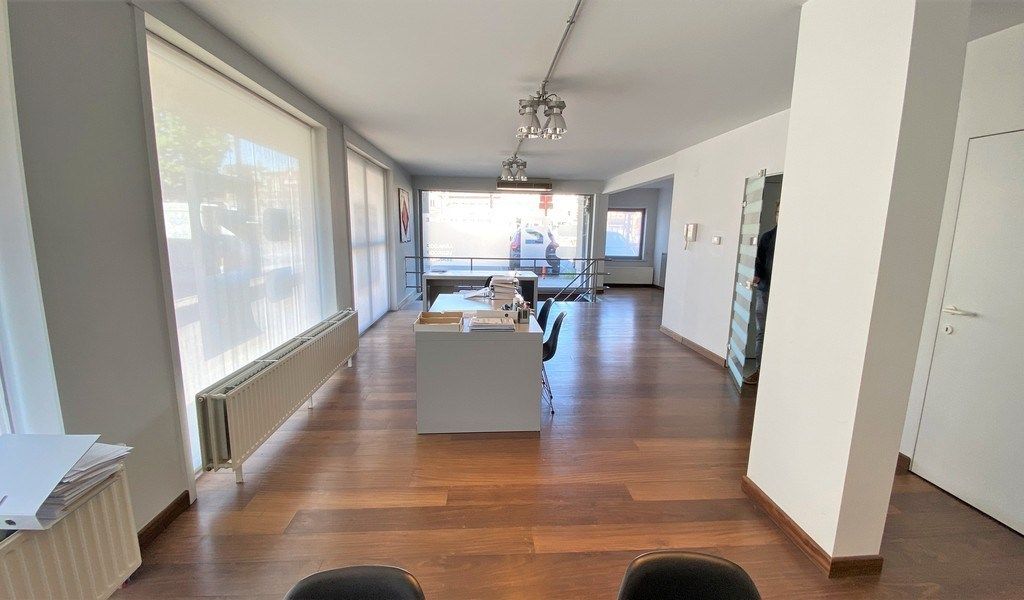 Handelsgelijkvloers te huur aan Rozemarijnbrug te Gent foto 3