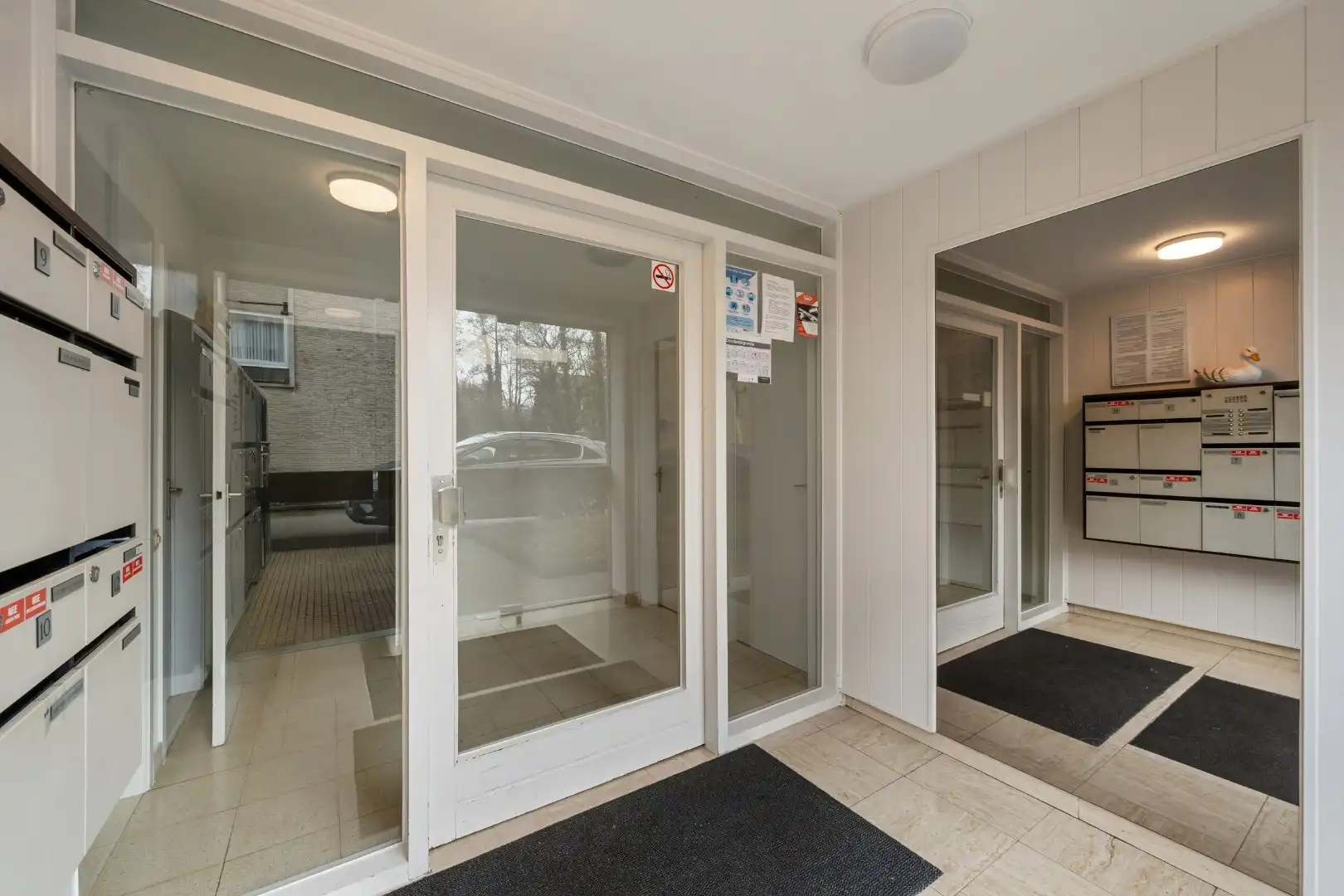 Studio met terras en garage in het centrum van Roeselare foto 8