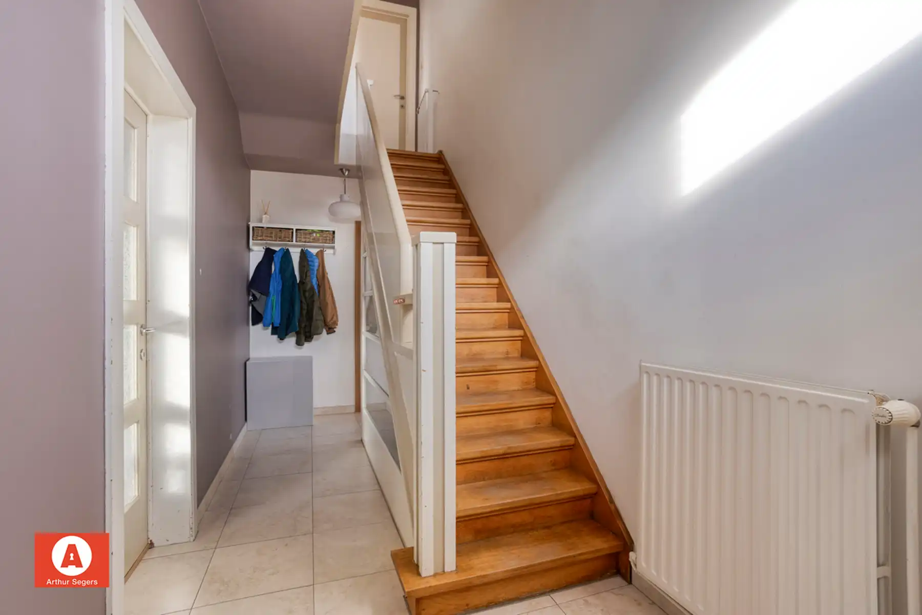 Karaktervolle open bebouwing met 5 slaapkamers en bureau foto 4