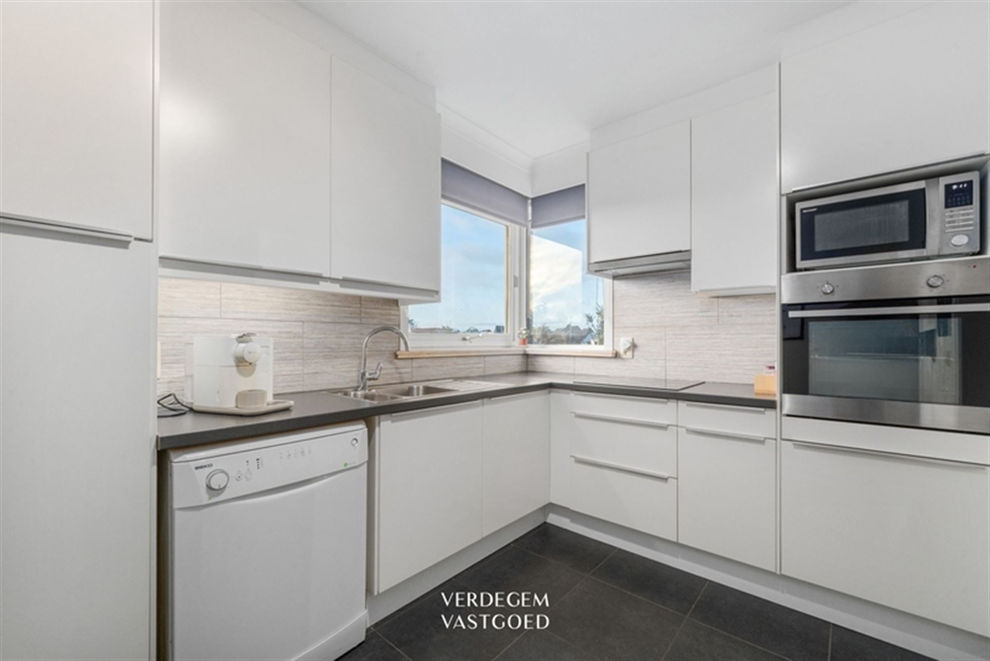 Klassevol en instapklaar appartement met 1 slpk, terras en autostaanplaats op een topligging foto 6